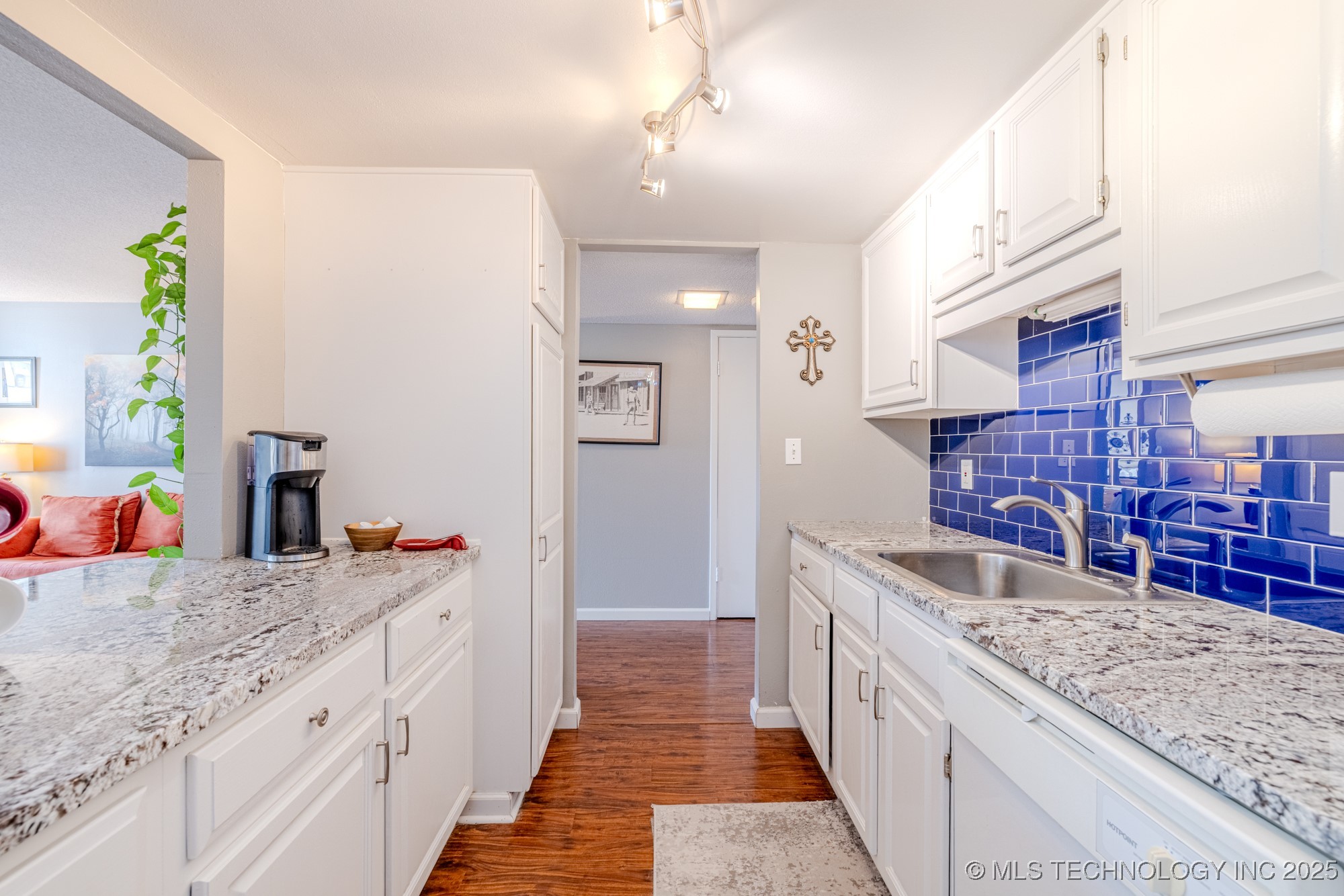 410 W 7th Street 324 Property Photo 7