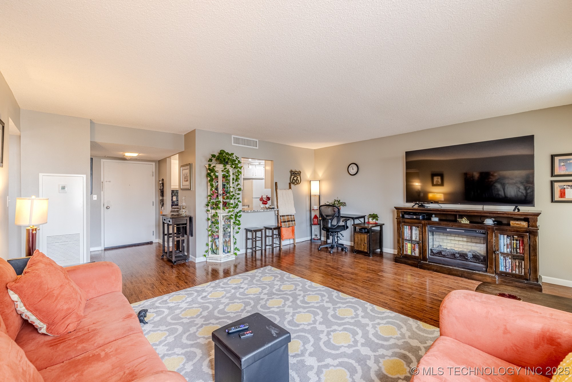 410 W 7th Street 324 Property Photo 12