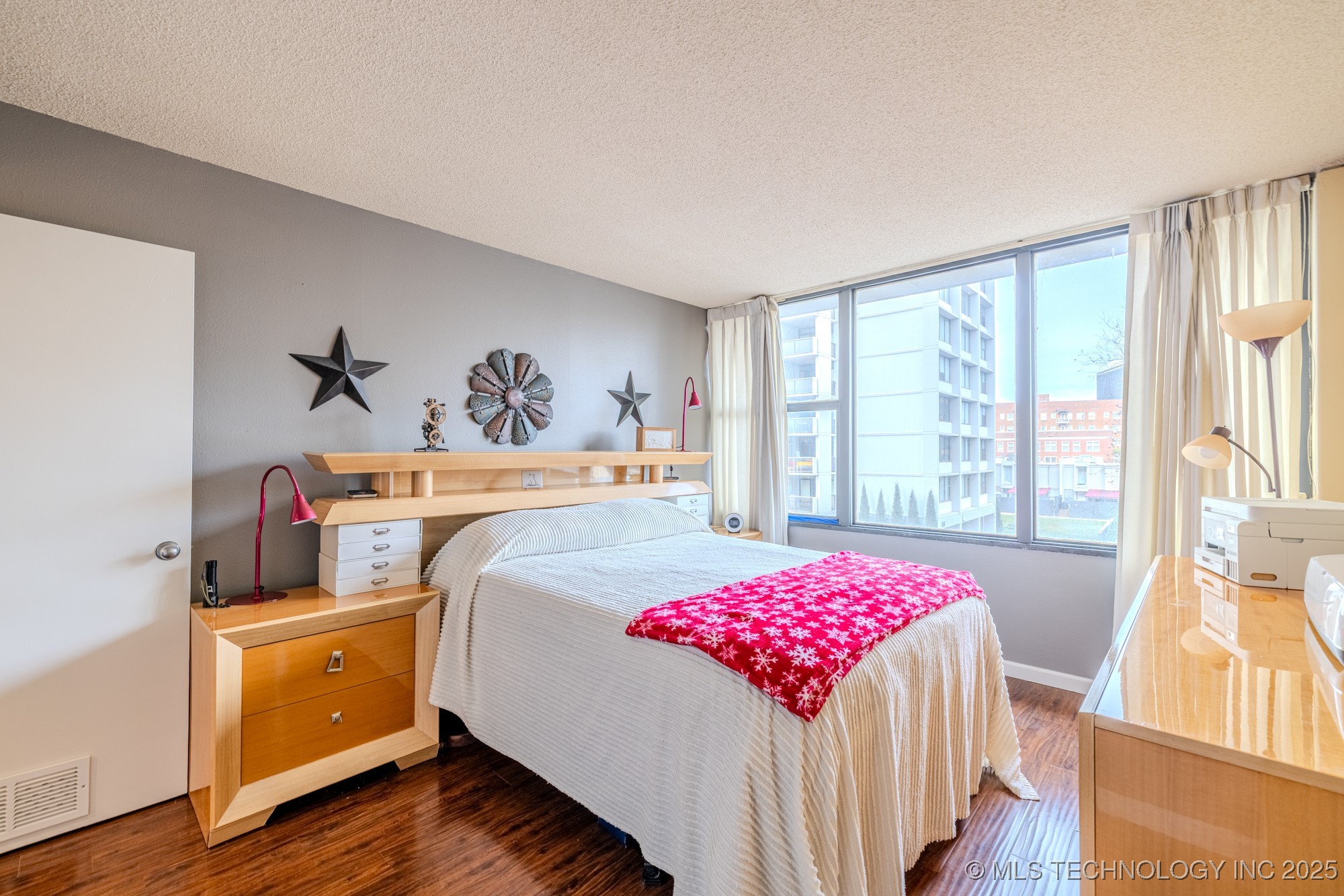 410 W 7th Street 324 Property Photo 17