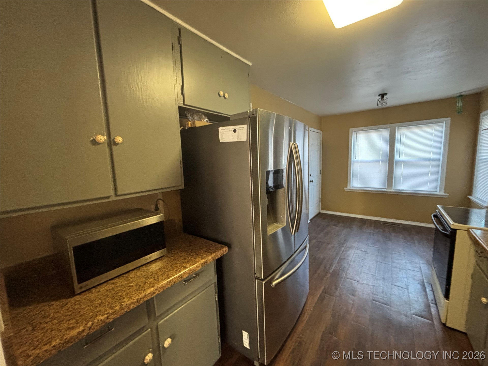 1120 W Willow Property Photo 9