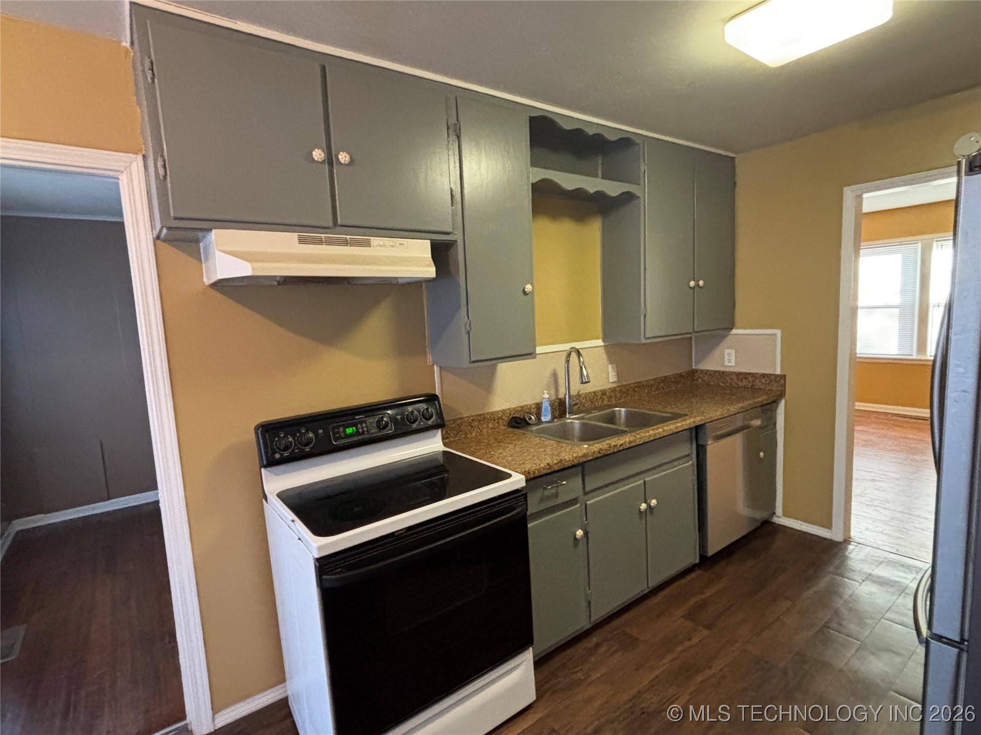 1120 W Willow Property Photo 10