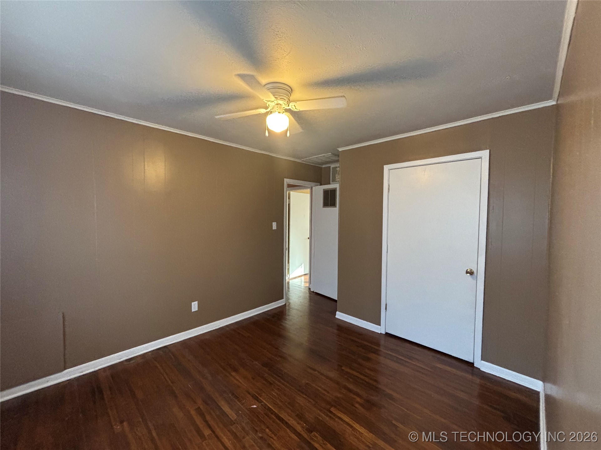 1120 W Willow Property Photo 18