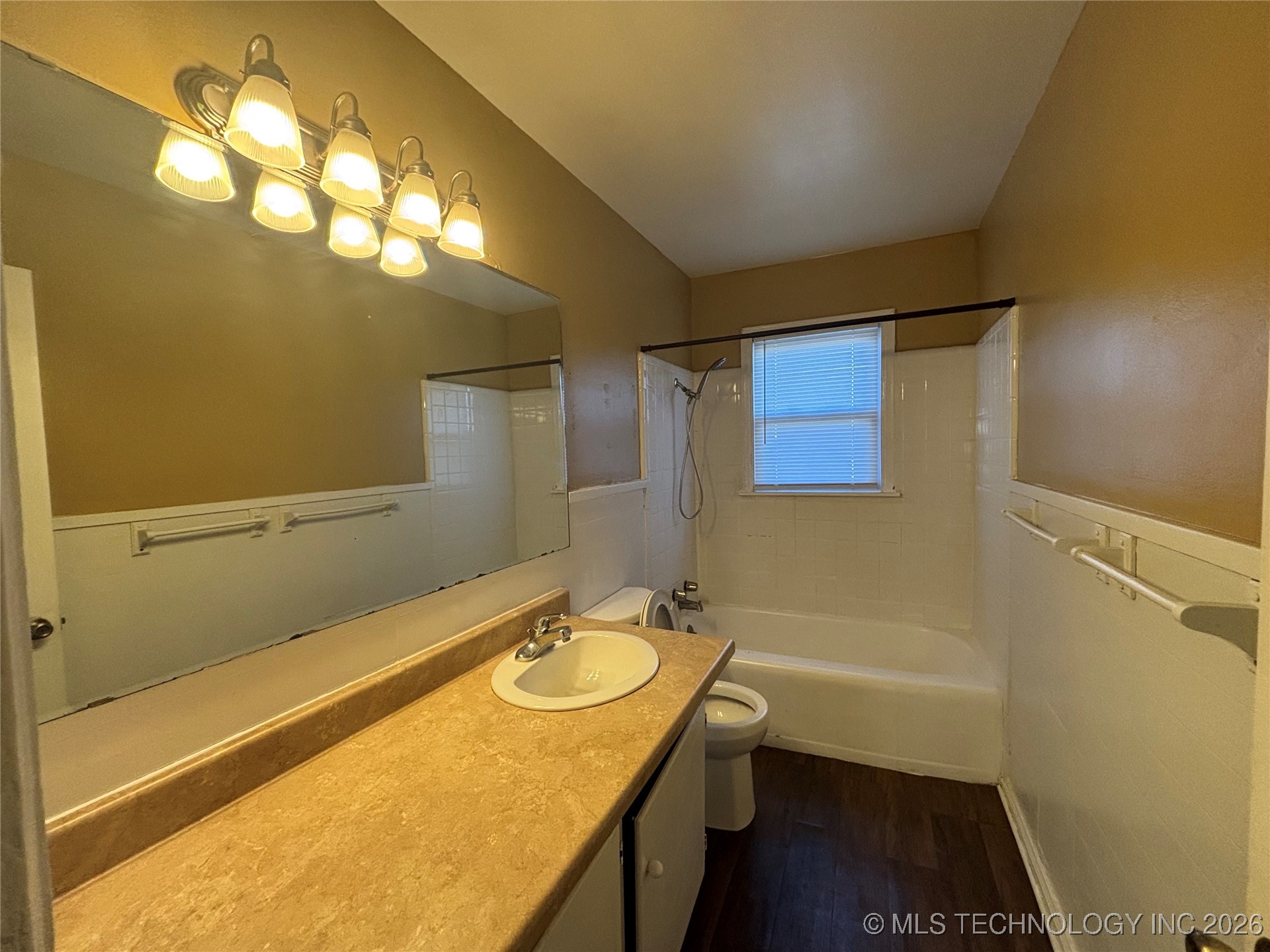 1120 W Willow Property Photo 21