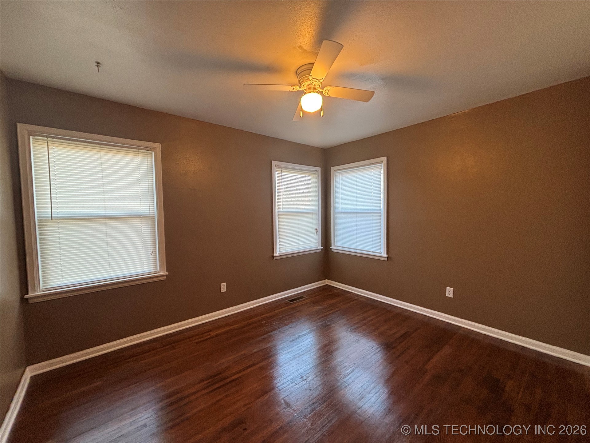 1120 W Willow Property Photo 22