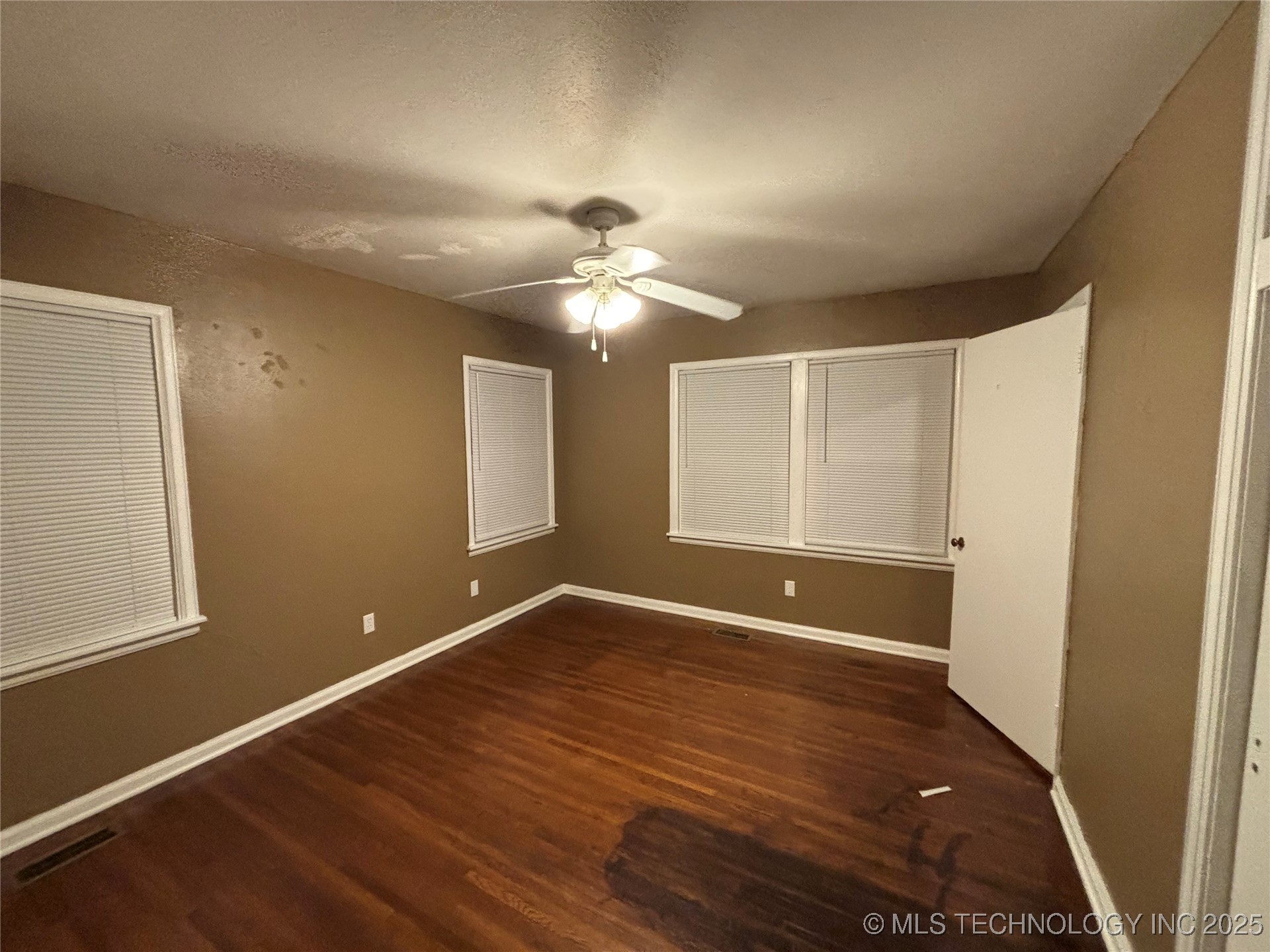 1120 W Willow Property Photo 24