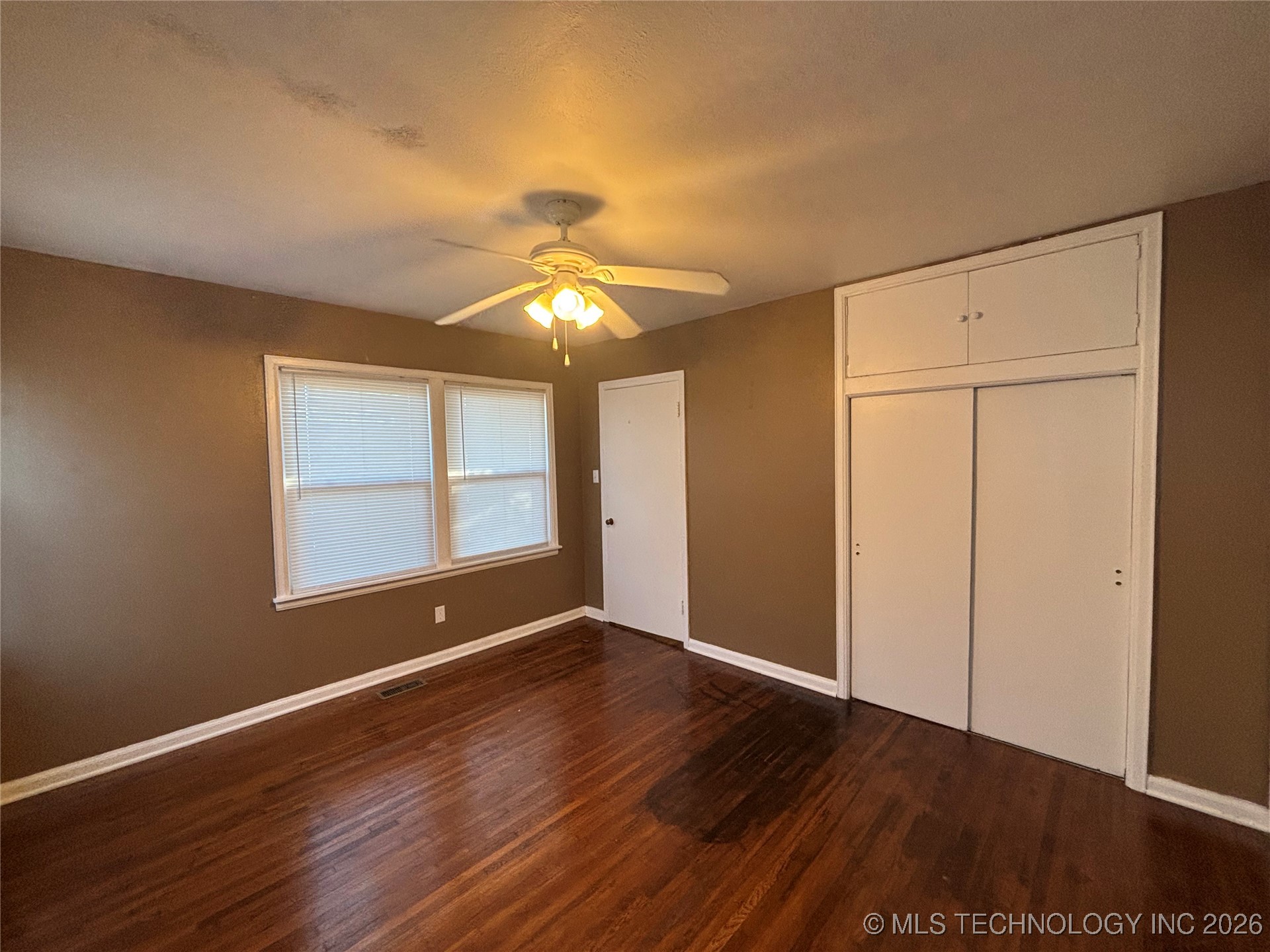 1120 W Willow Property Photo 26