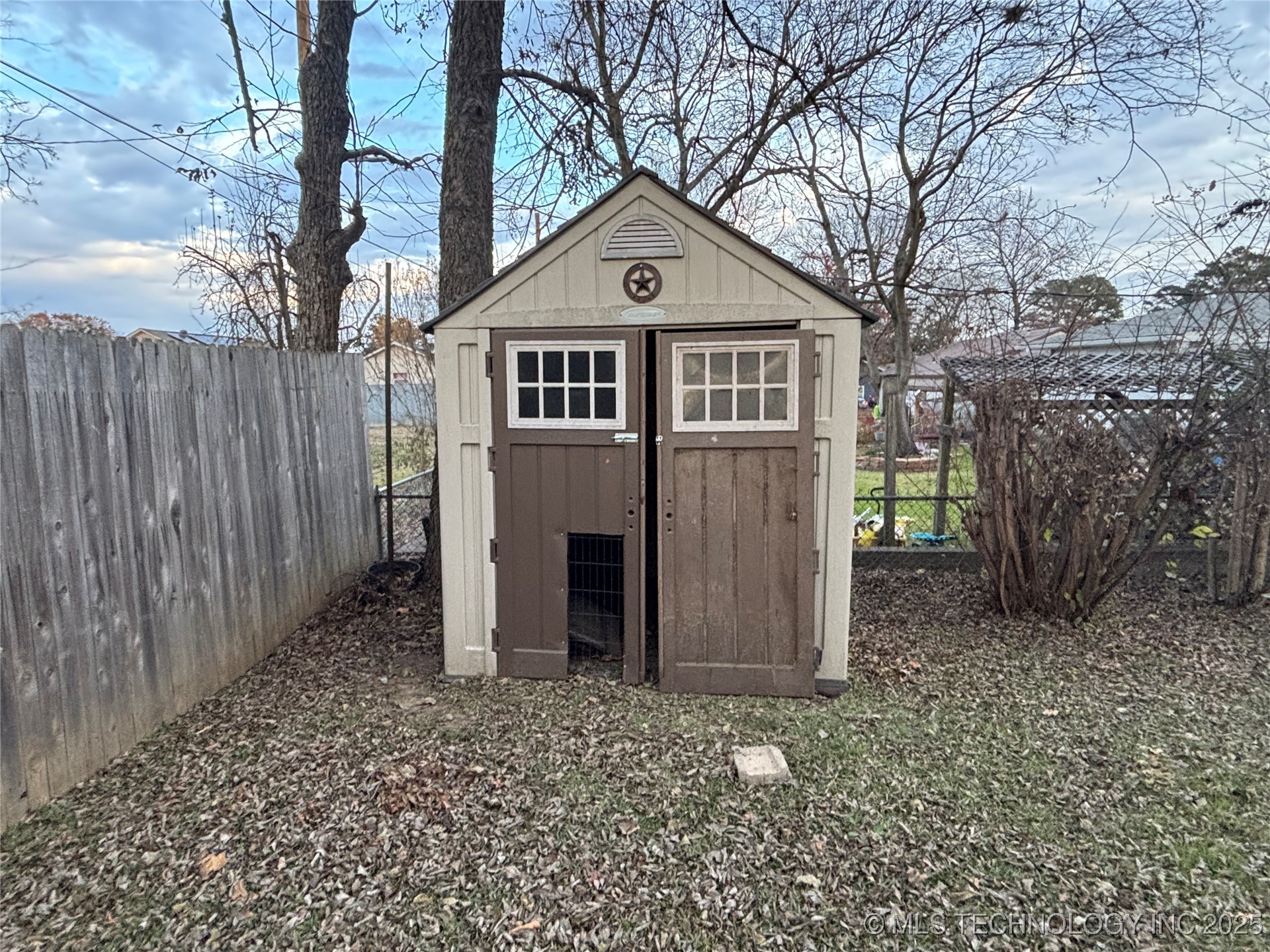 1120 W Willow Property Photo 33