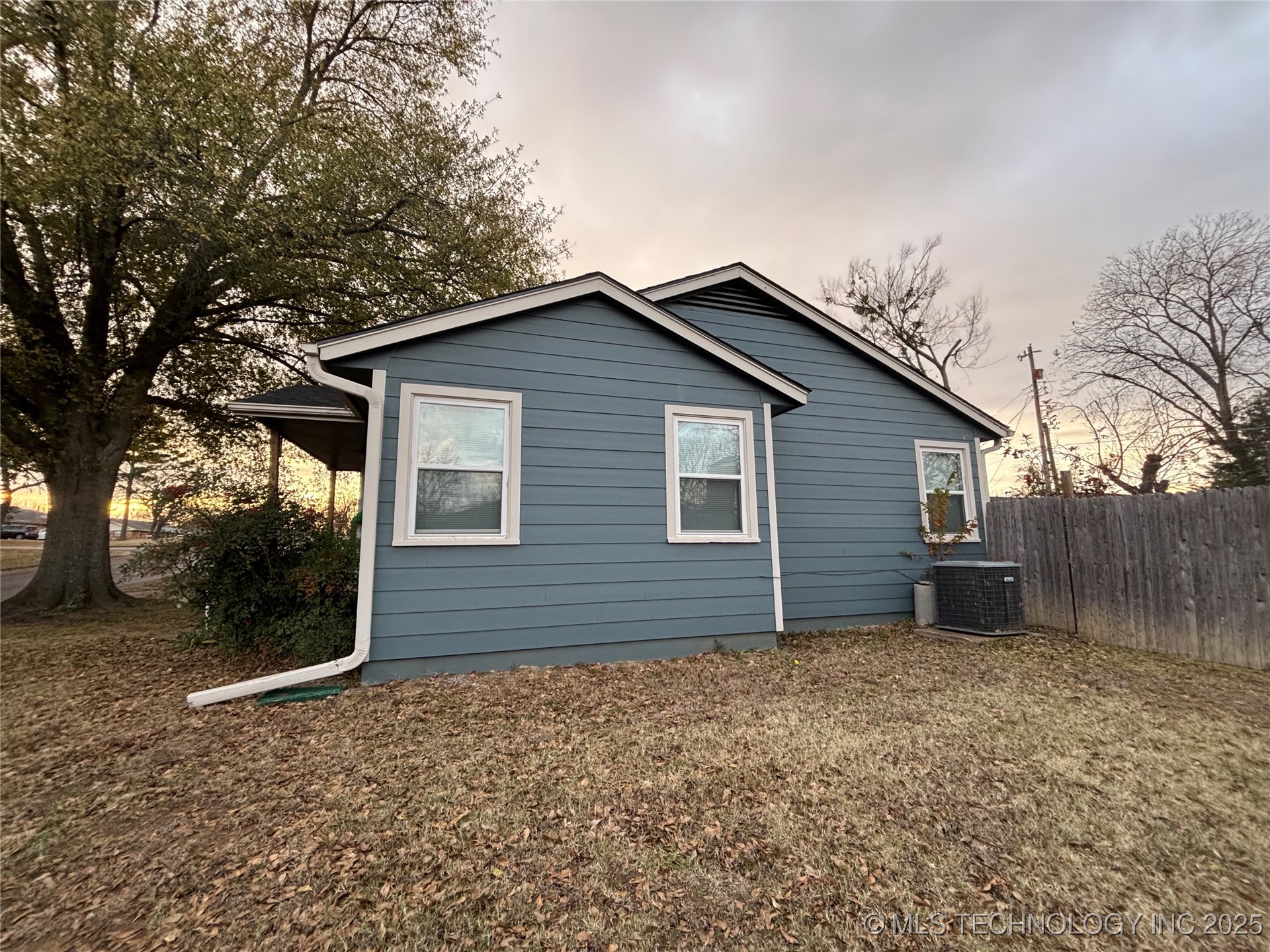 1120 W Willow Property Photo 36