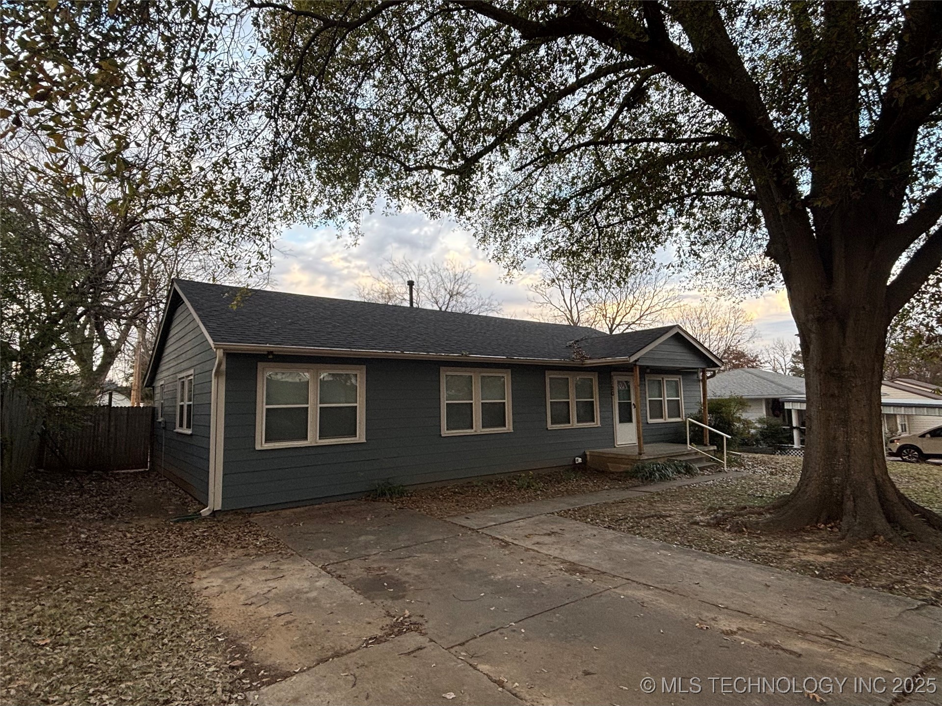 1120 W Willow Property Photo 37