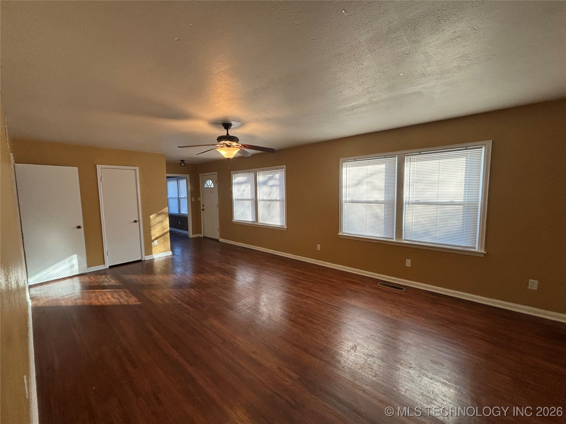 1120 W Willow Property Photo 38