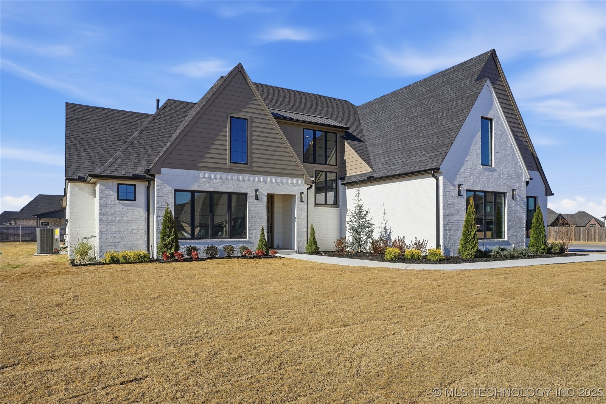 17910 S 46th East Avenue Property Photo 2