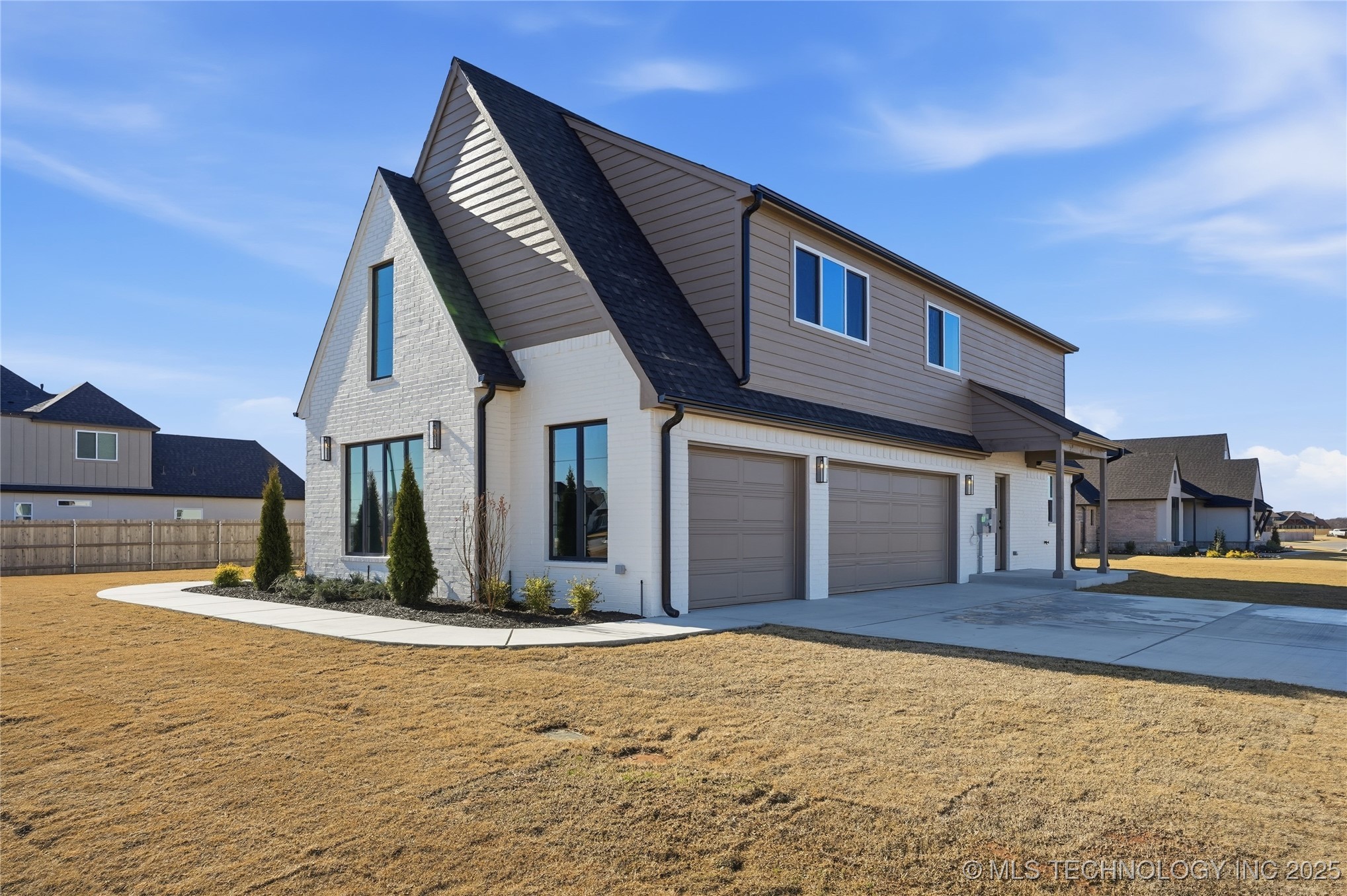 17910 S 46th East Avenue Property Photo 3