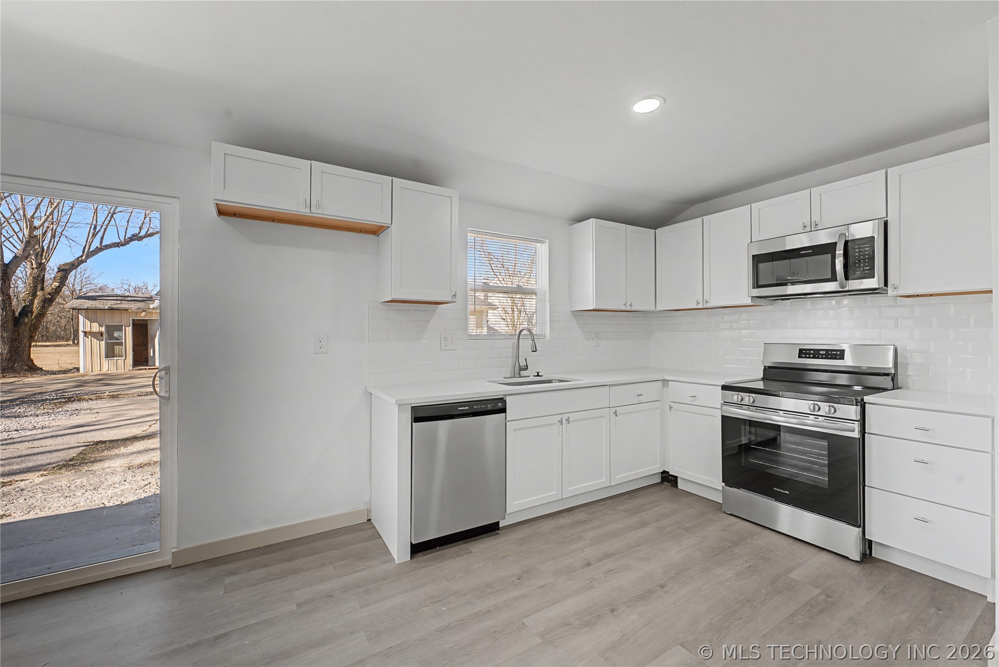 11204 S 153rd West Avenue Property Photo 9