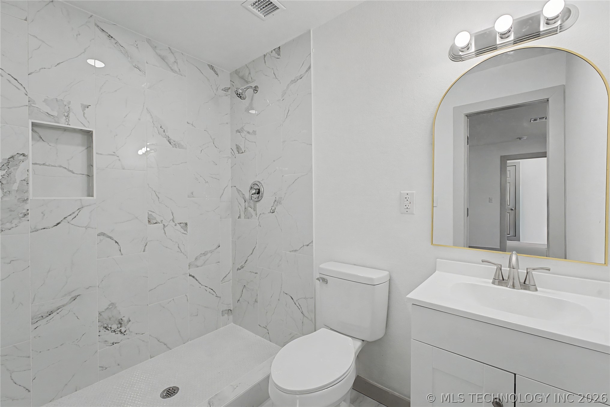 11204 S 153rd West Avenue Property Photo 17