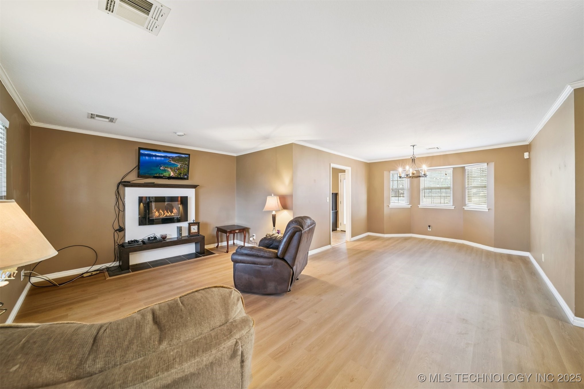 9221 N 165th East Avenue Property Photo 3