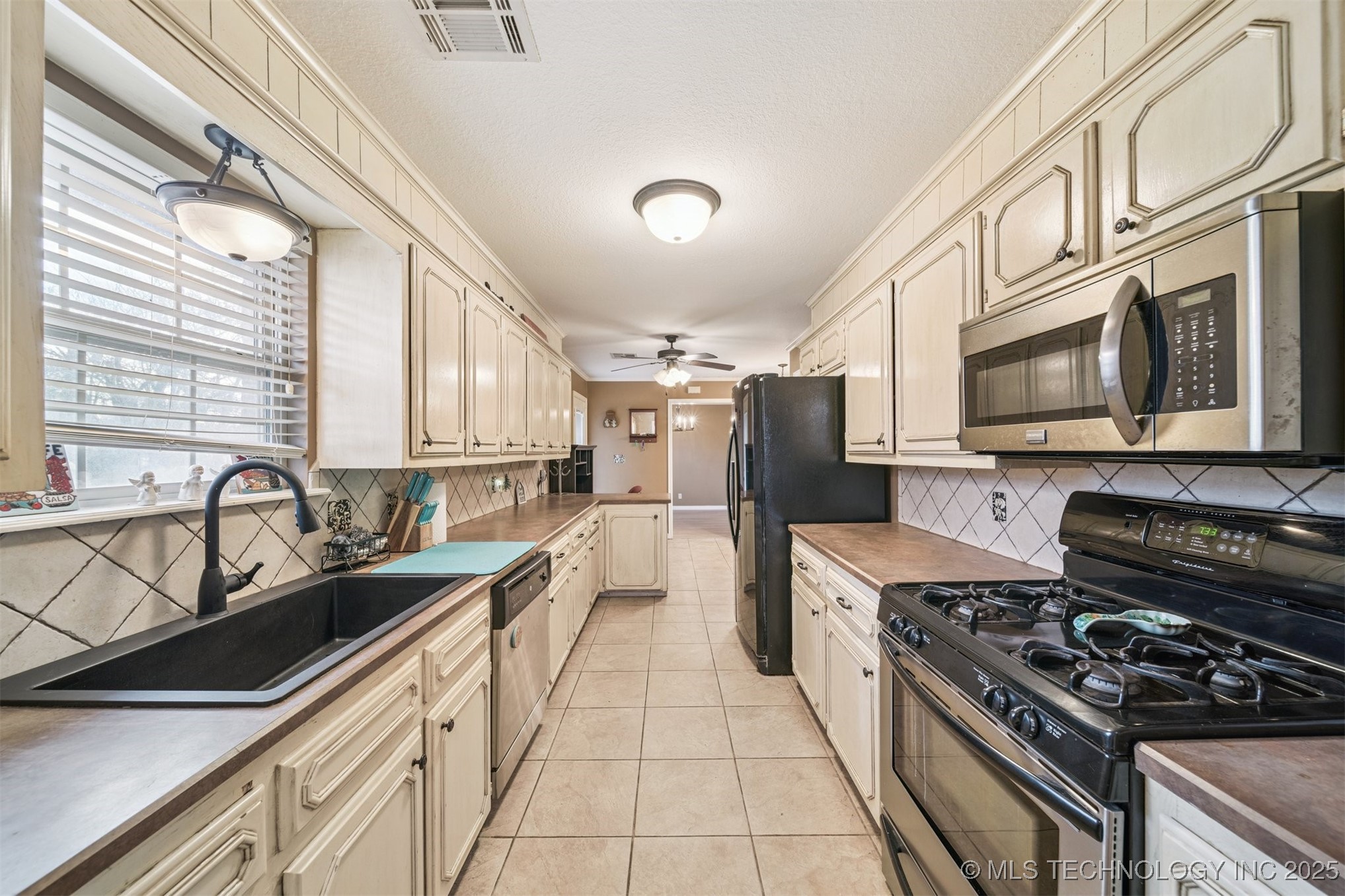 9221 N 165th East Avenue Property Photo 5