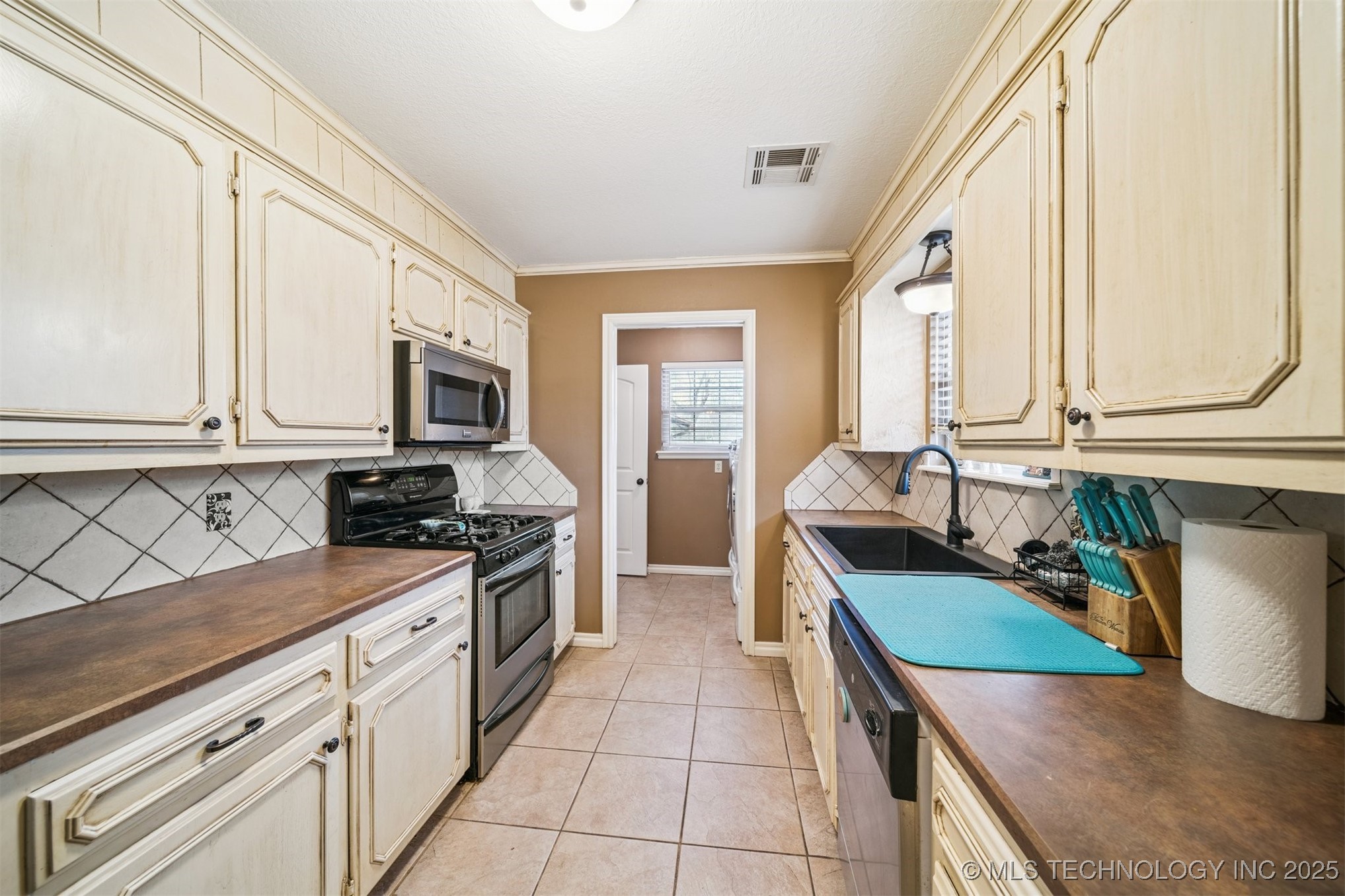 9221 N 165th East Avenue Property Photo 6