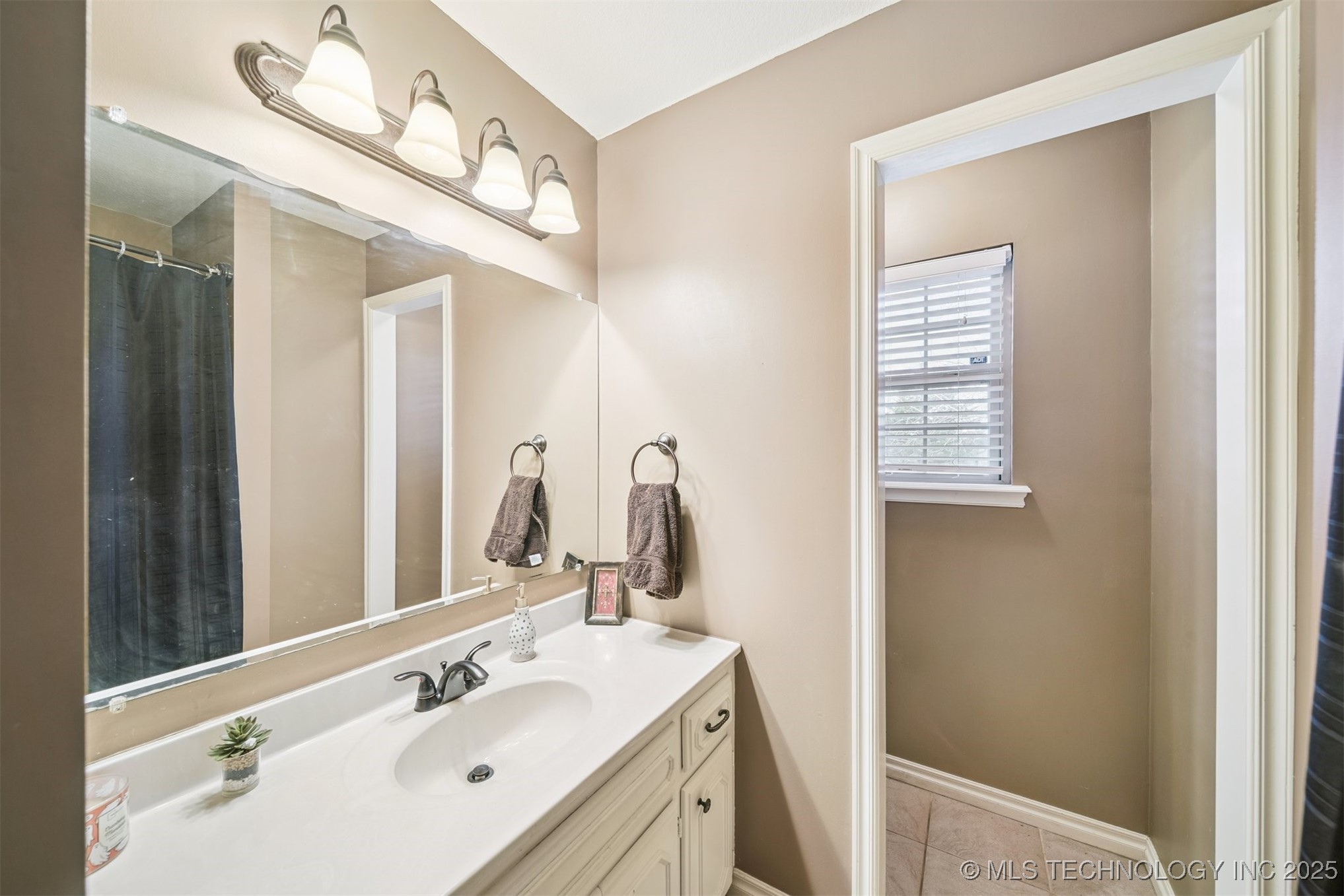 9221 N 165th East Avenue Property Photo 17