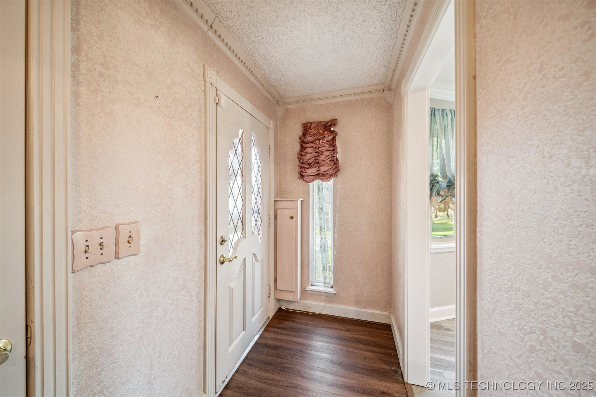 204 E Saddlerock Road Property Photo 5