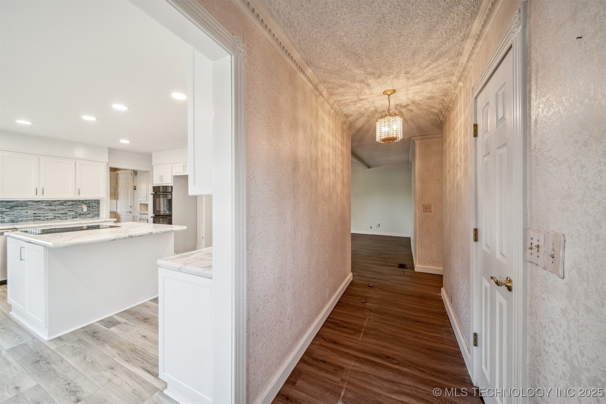 204 E Saddlerock Road Property Photo 6