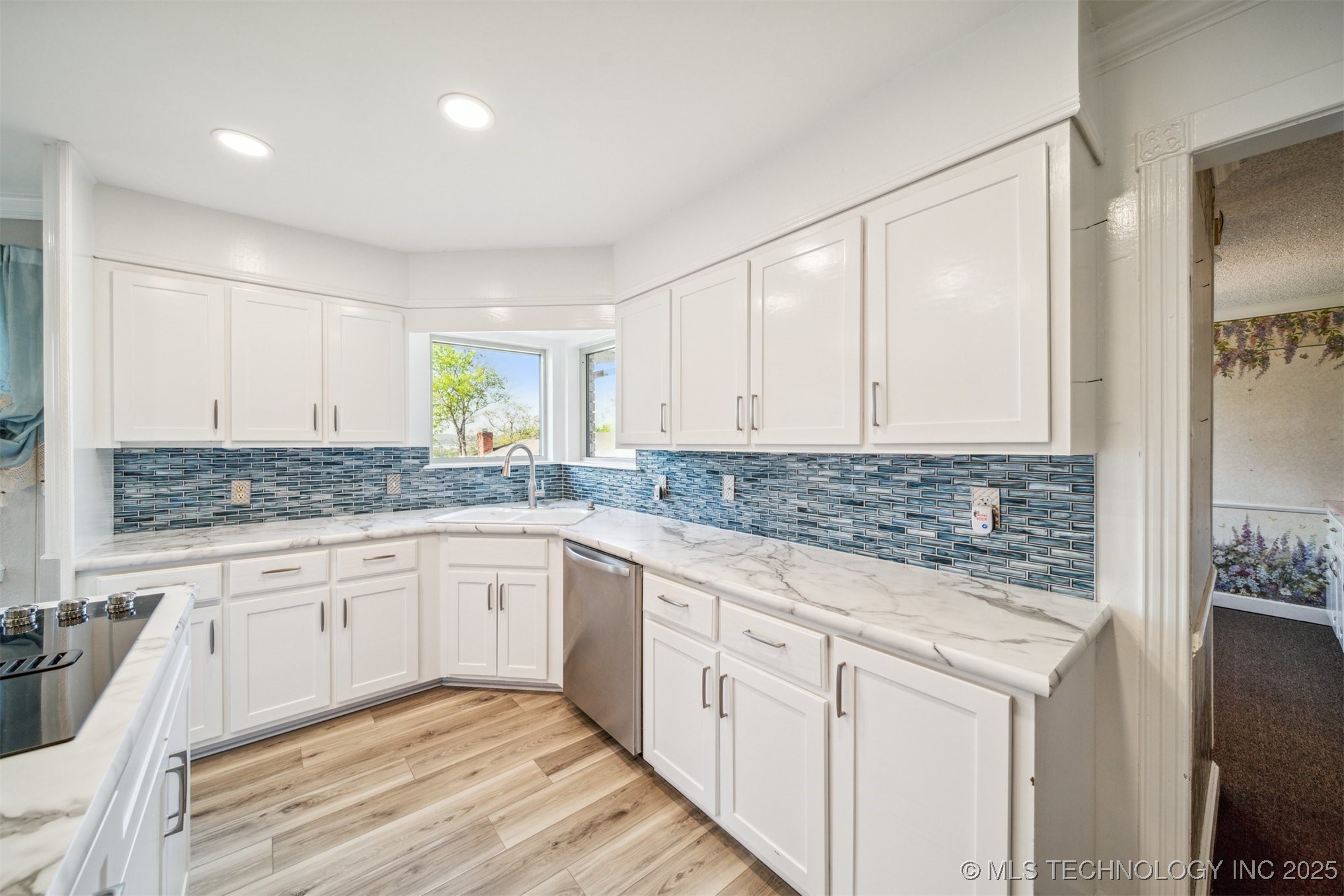 204 E Saddlerock Road Property Photo 9