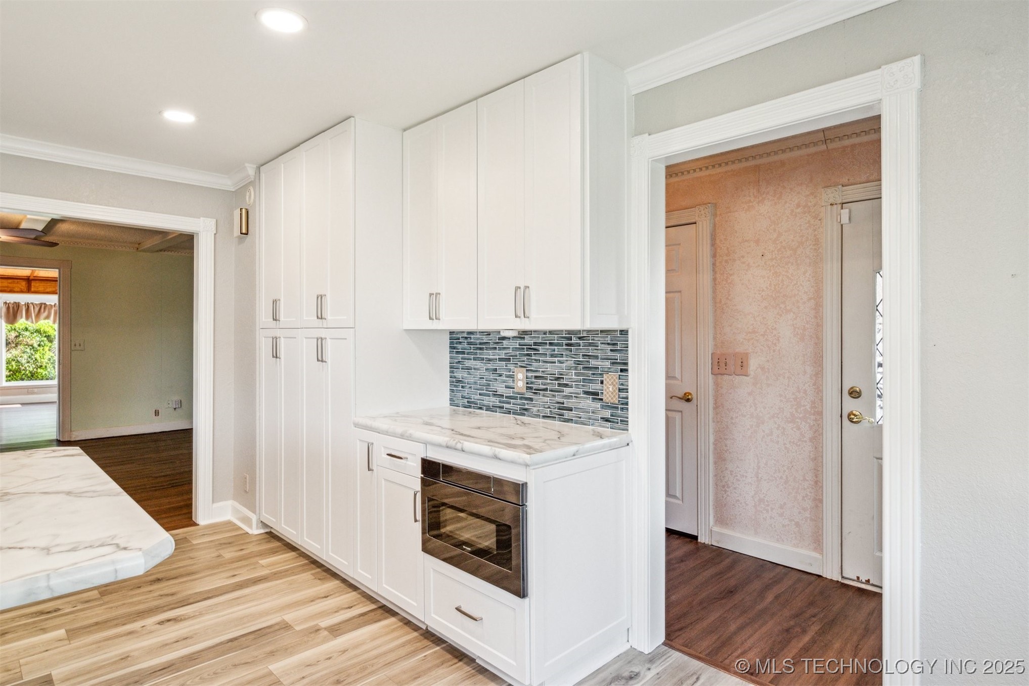 204 E Saddlerock Road Property Photo 11