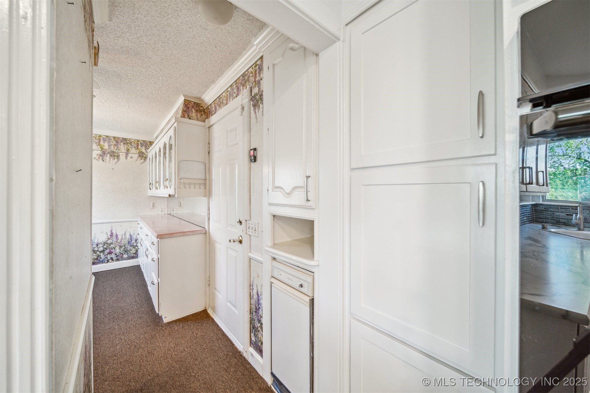 204 E Saddlerock Road Property Photo 12