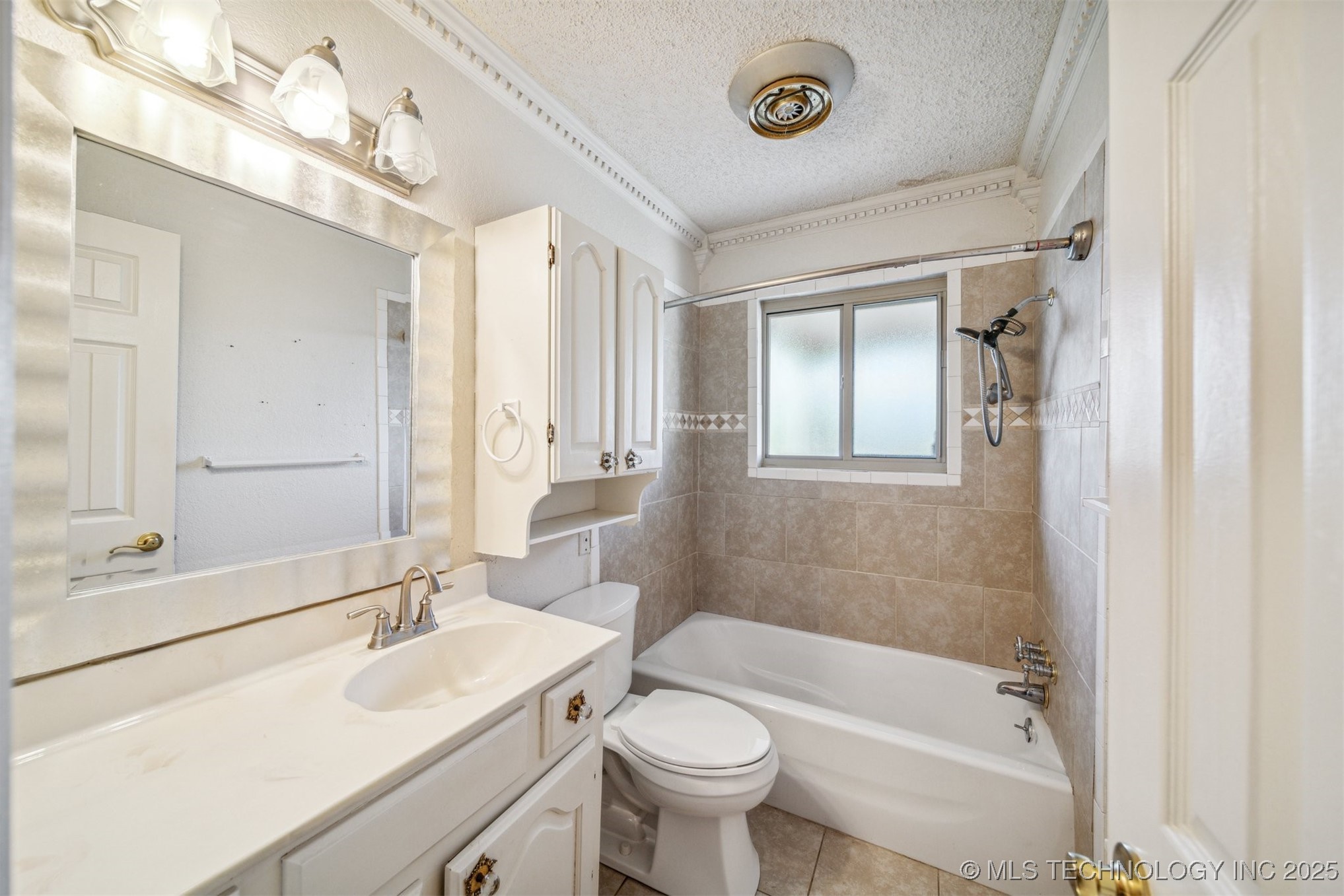 204 E Saddlerock Road Property Photo 16