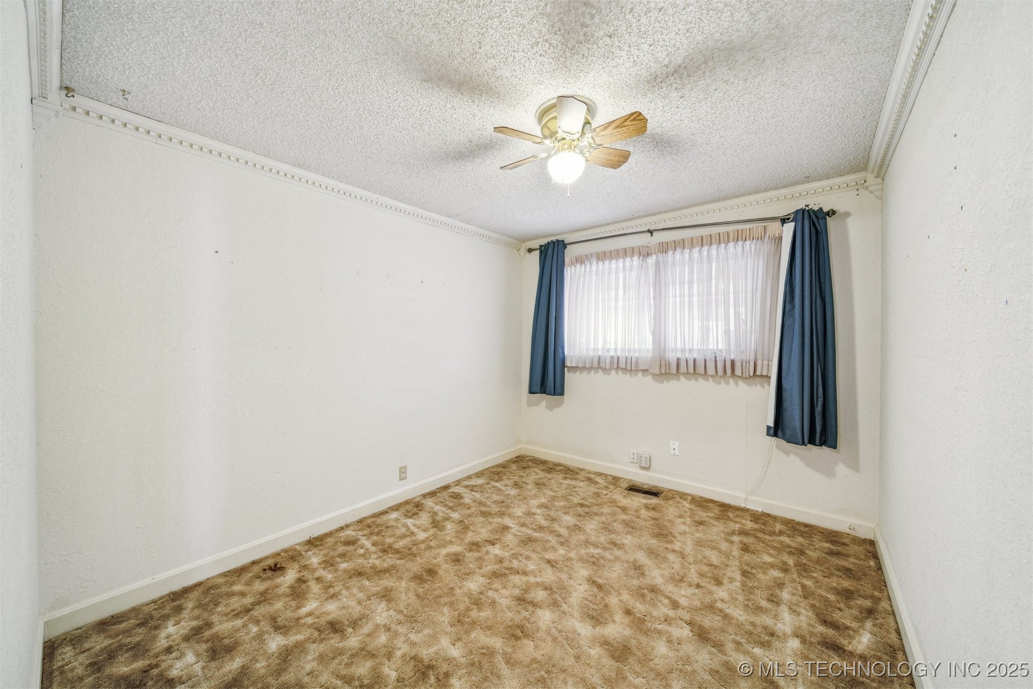 204 E Saddlerock Road Property Photo 17