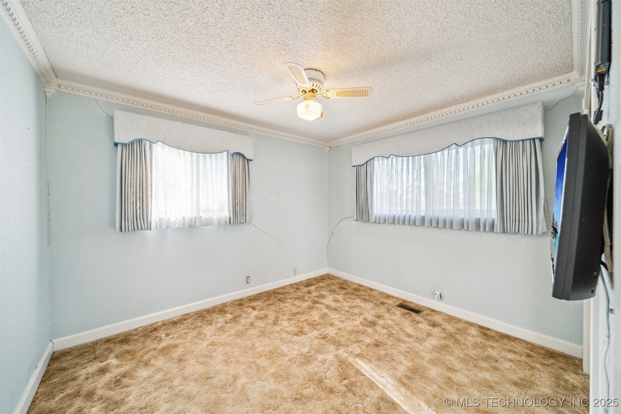 204 E Saddlerock Road Property Photo 19