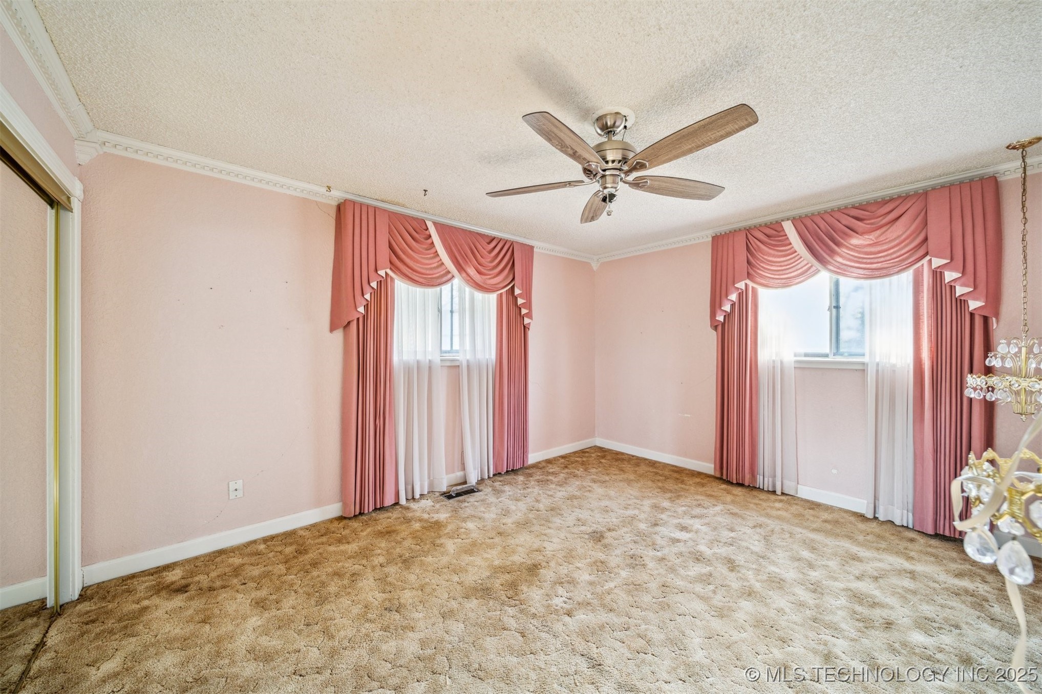 204 E Saddlerock Road Property Photo 20