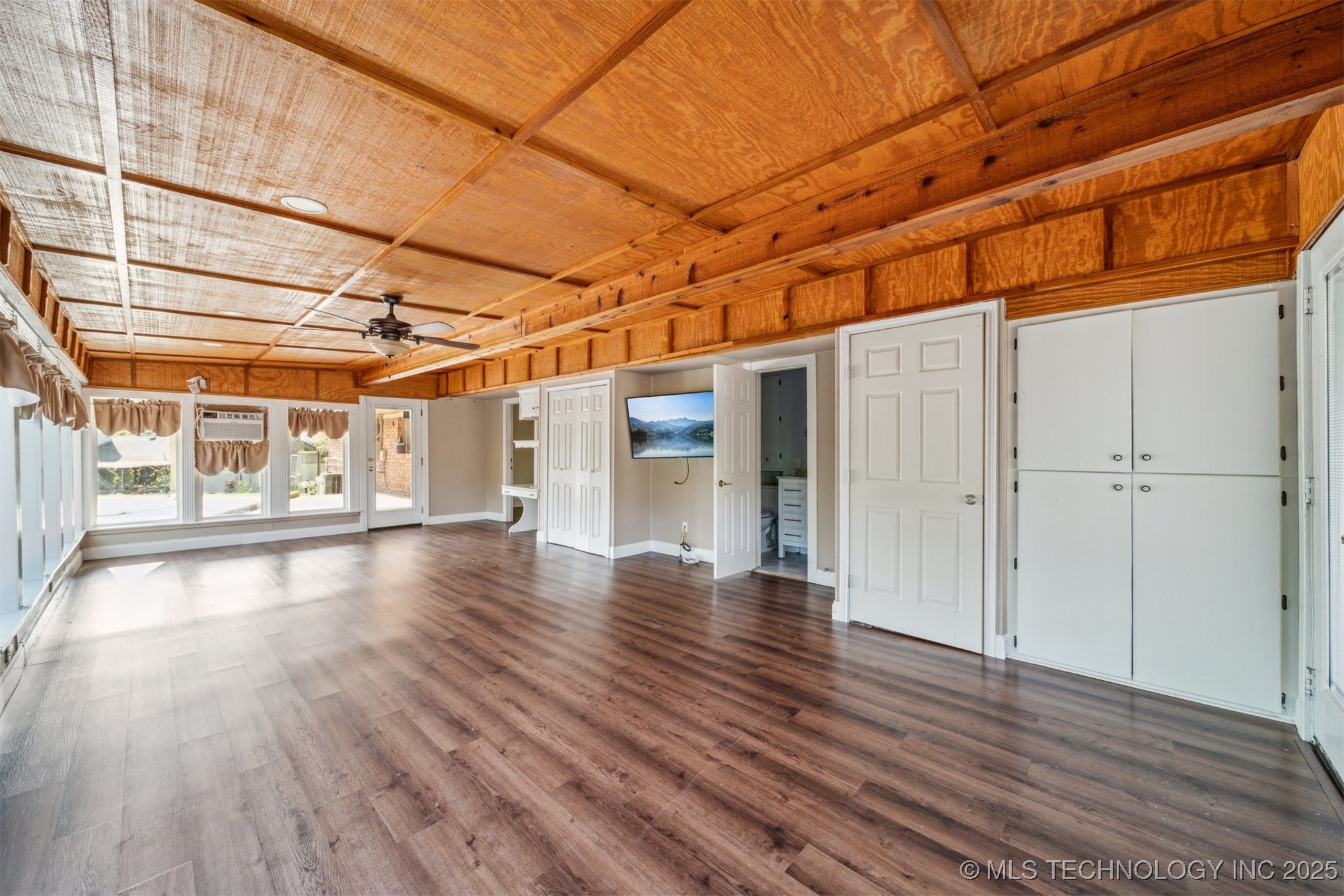 204 E Saddlerock Road Property Photo 24