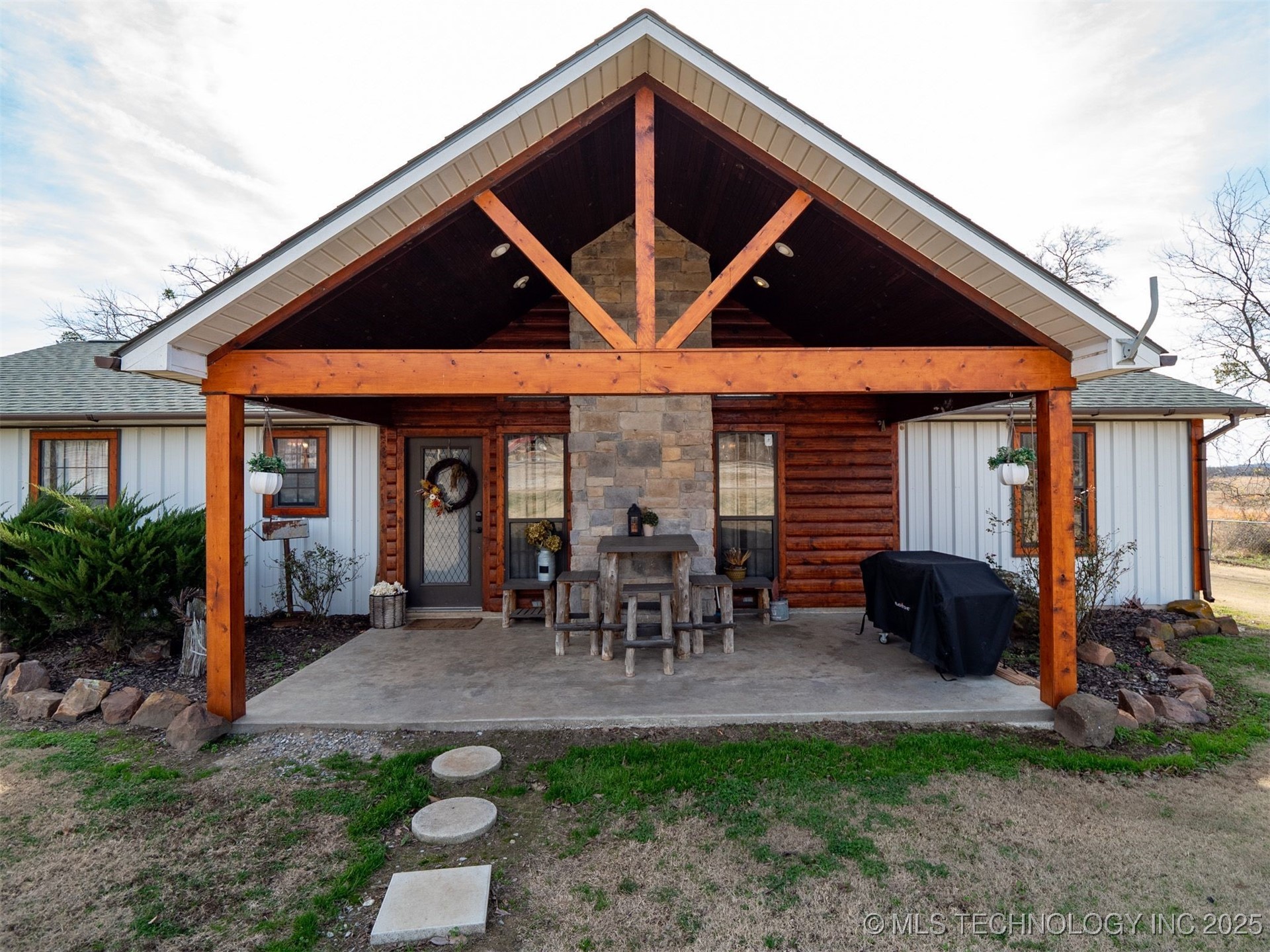 8446 E Greasy Bend Road Property Photo 1