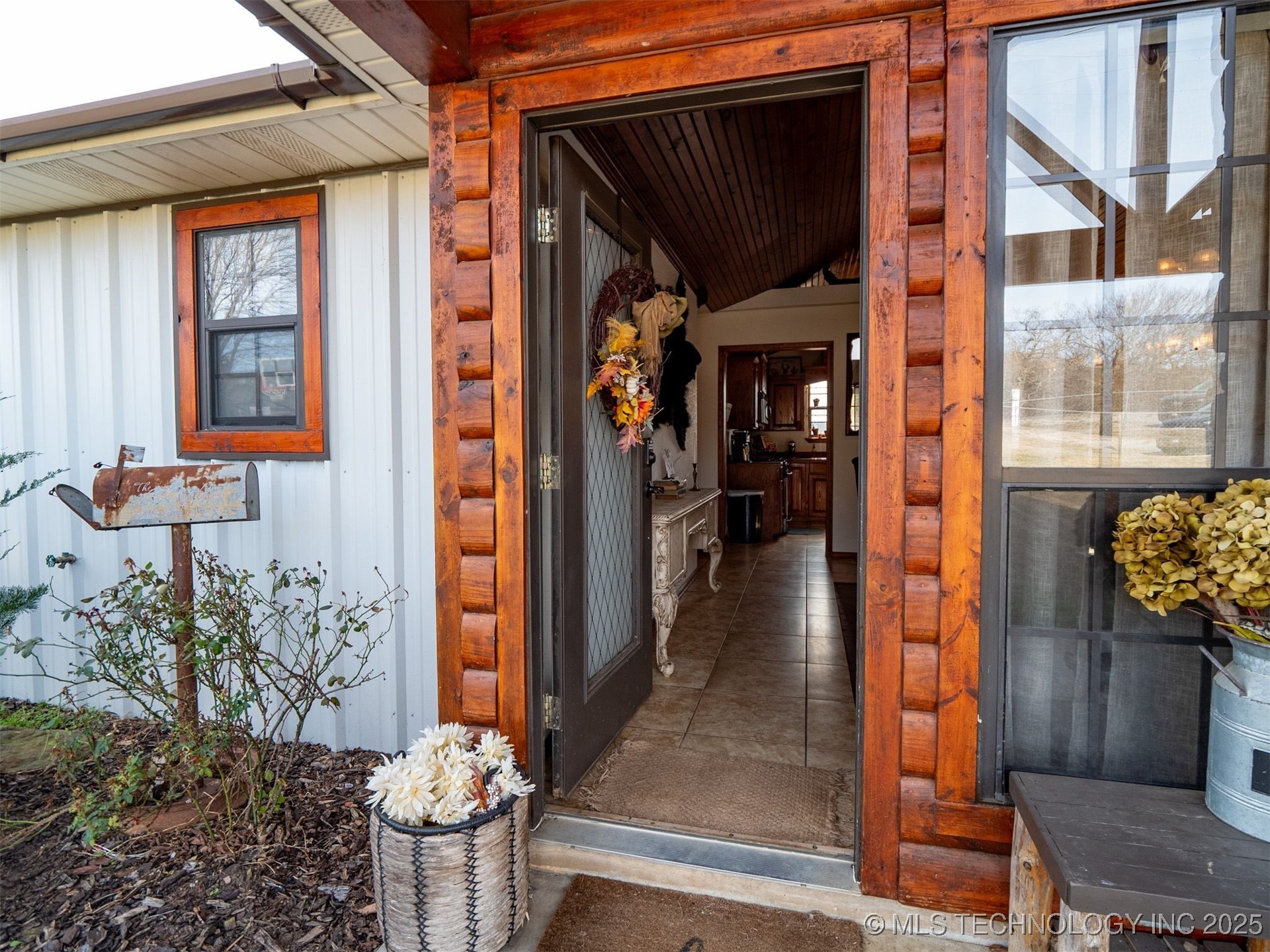 8446 E Greasy Bend Road Property Photo 2