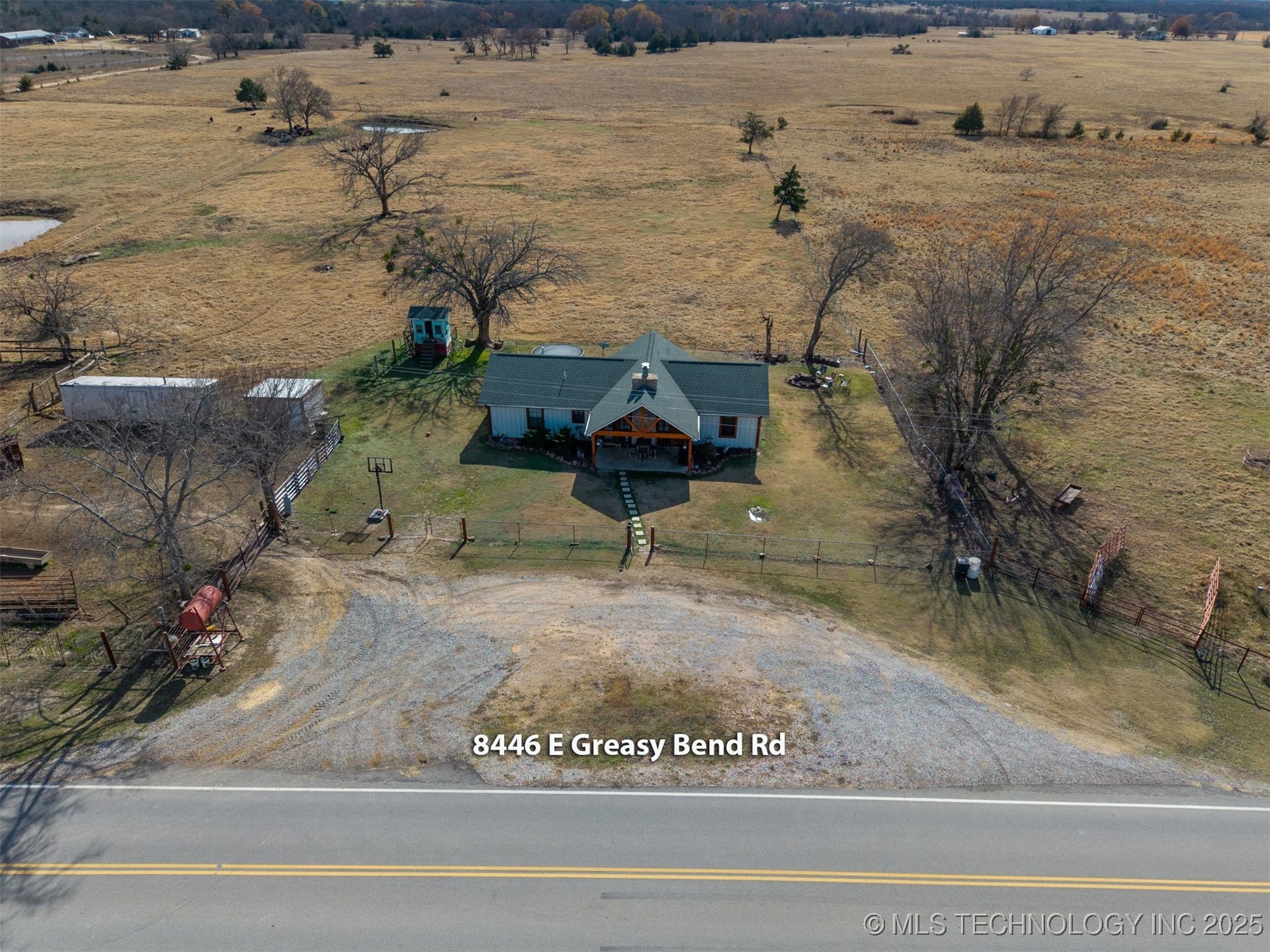 8446 E Greasy Bend Road Property Photo 6