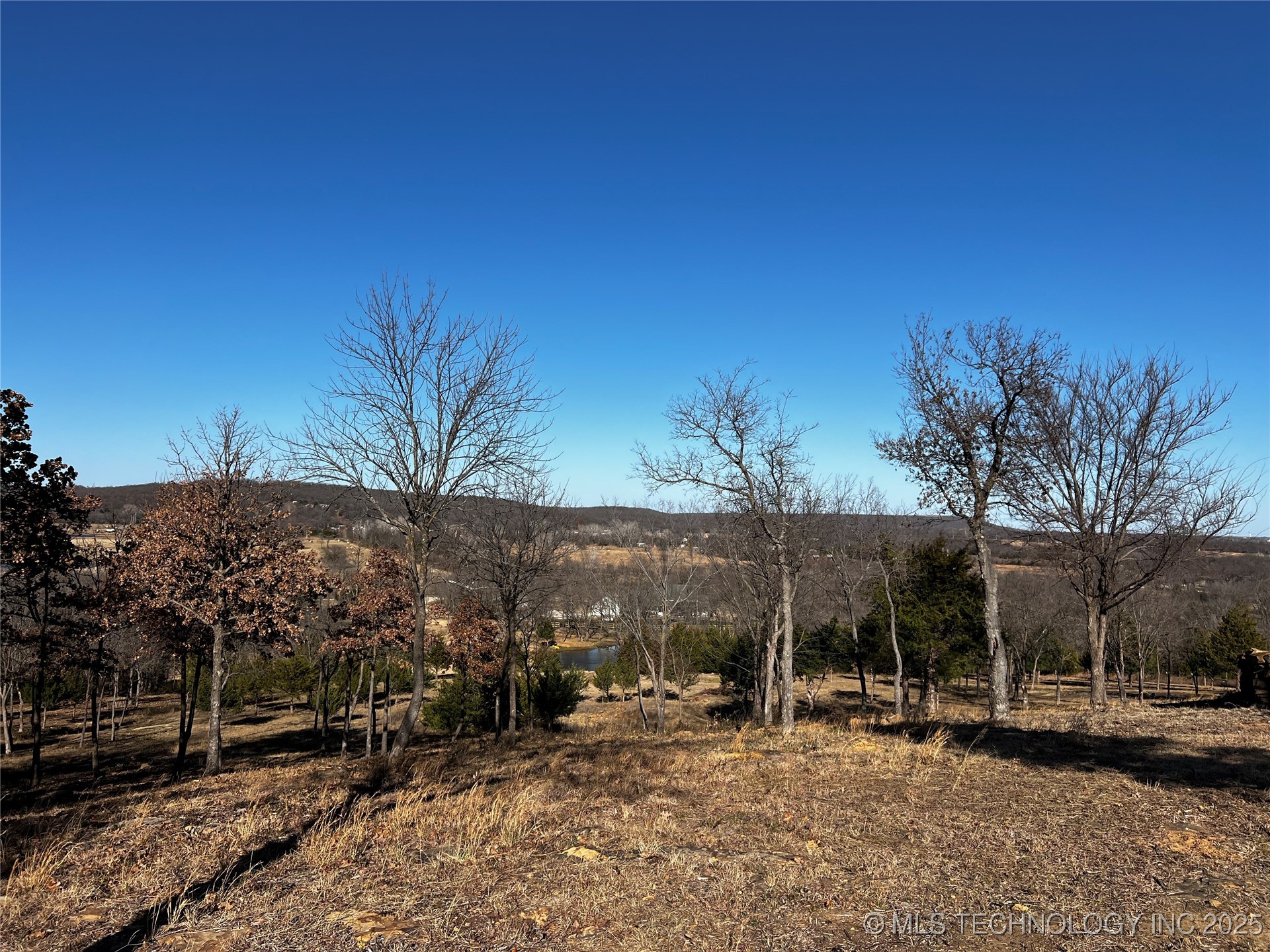 6 W 43rd Street N Property Photo 2