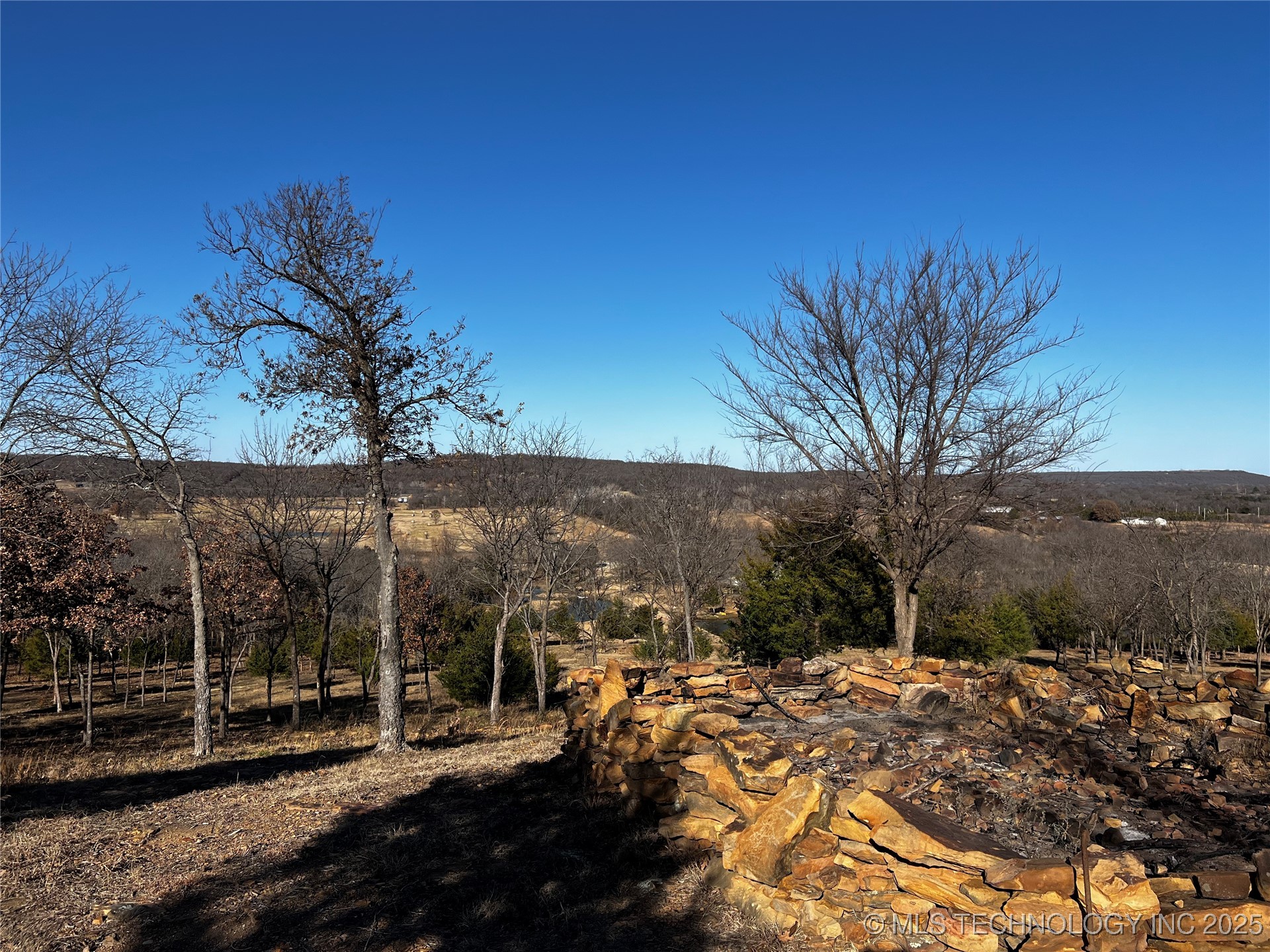 6 W 43rd Street N Property Photo 3