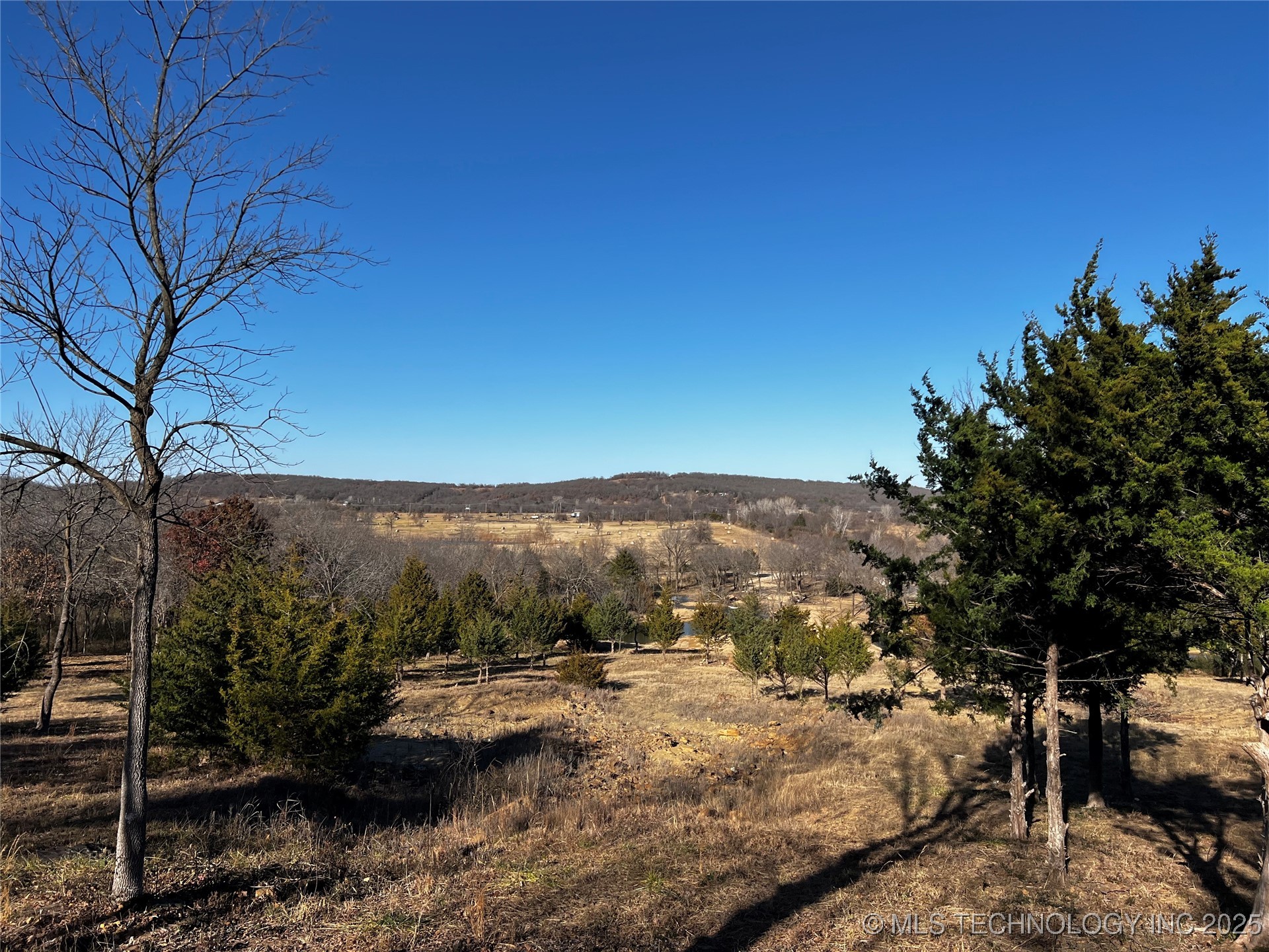 6 W 43rd Street N Property Photo 8