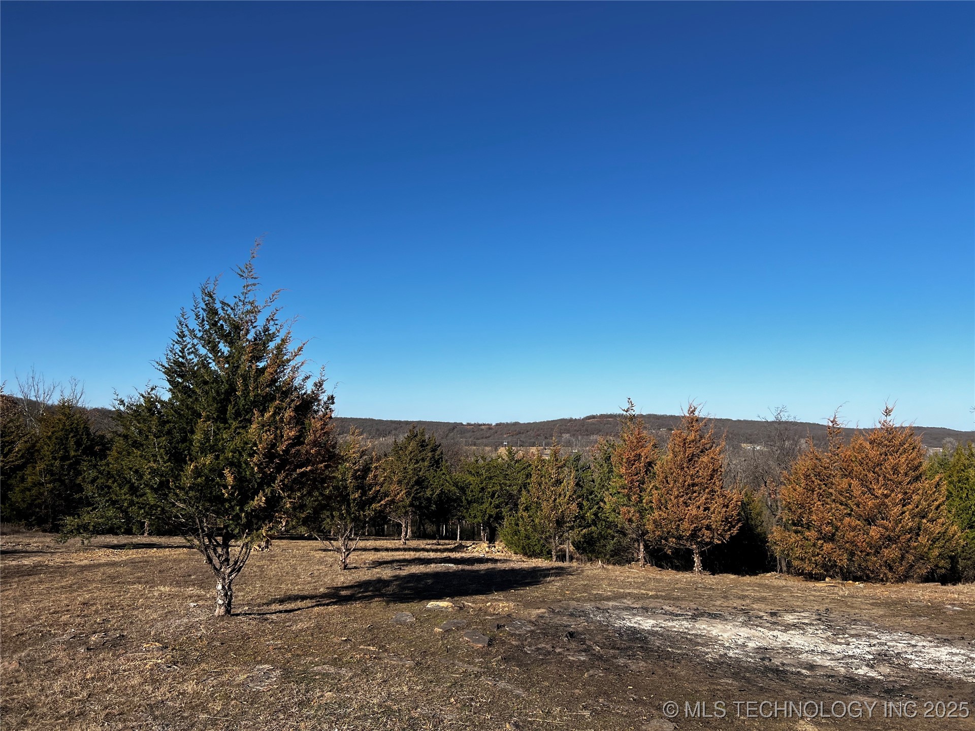 7 W 43rd Street N Property Photo 1