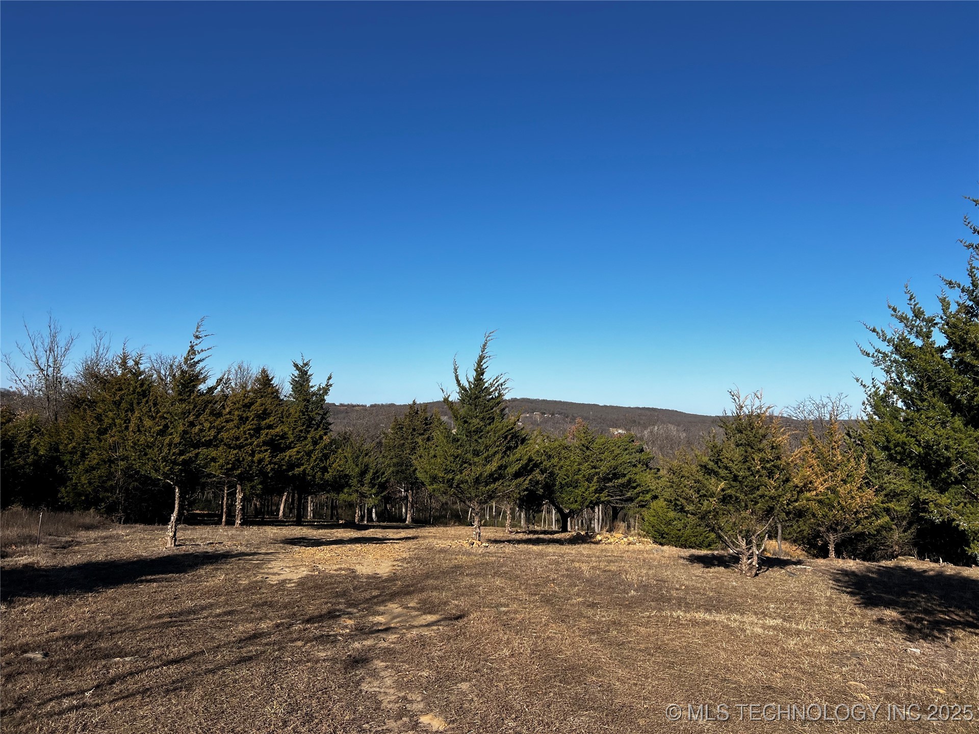 7 W 43rd Street N Property Photo 3