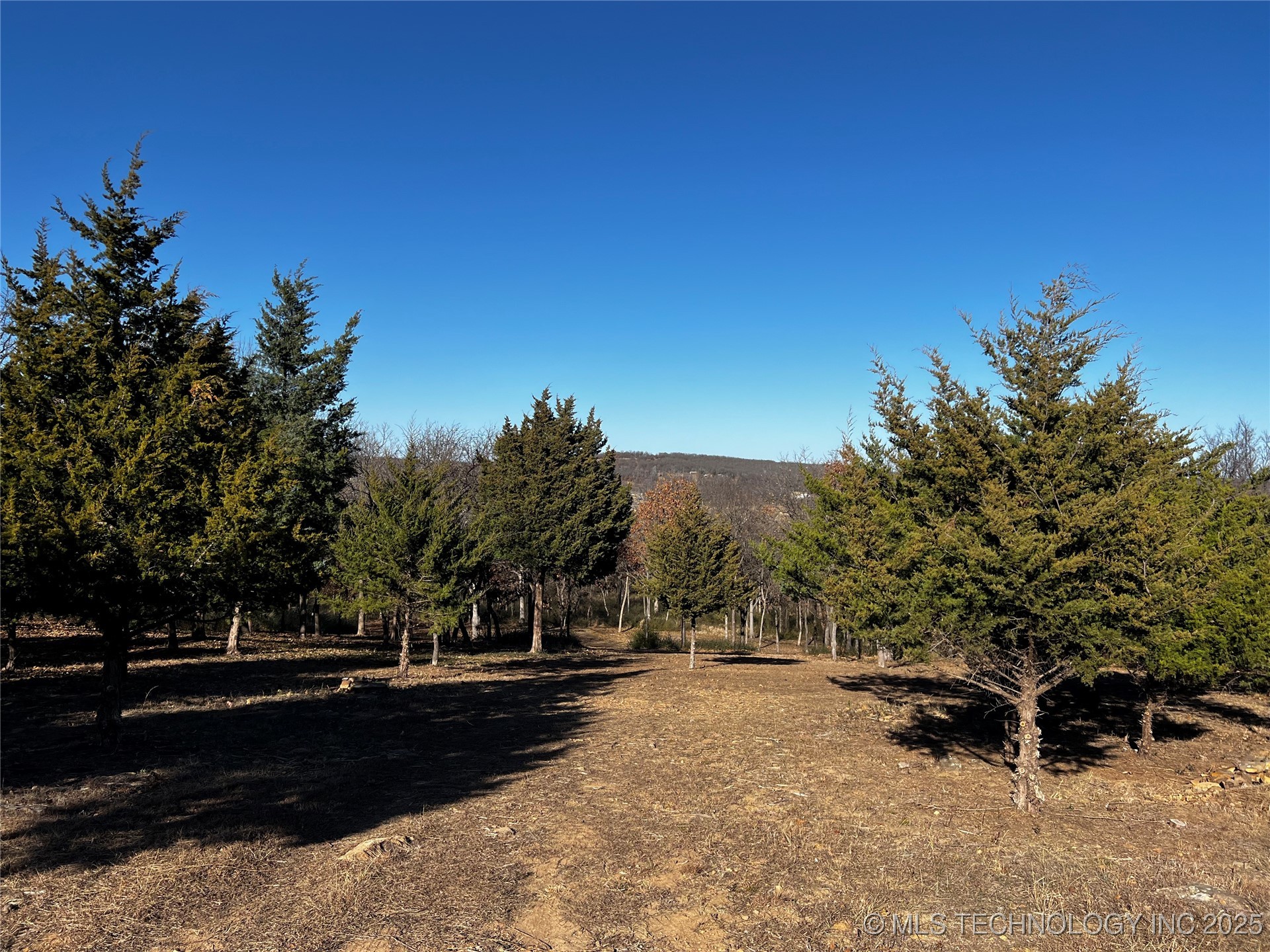 7 W 43rd Street N Property Photo 4