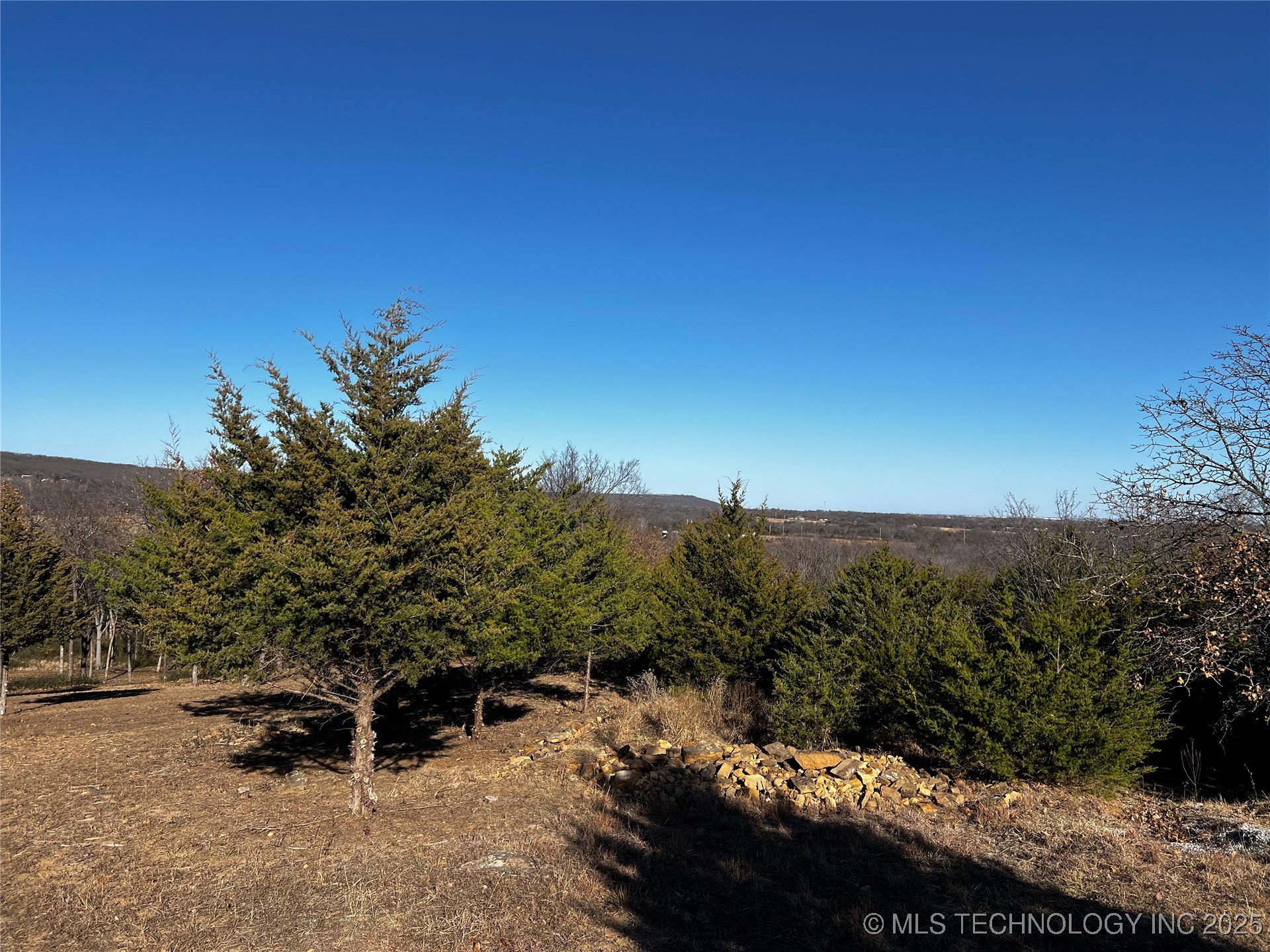 7 W 43rd Street N Property Photo 5