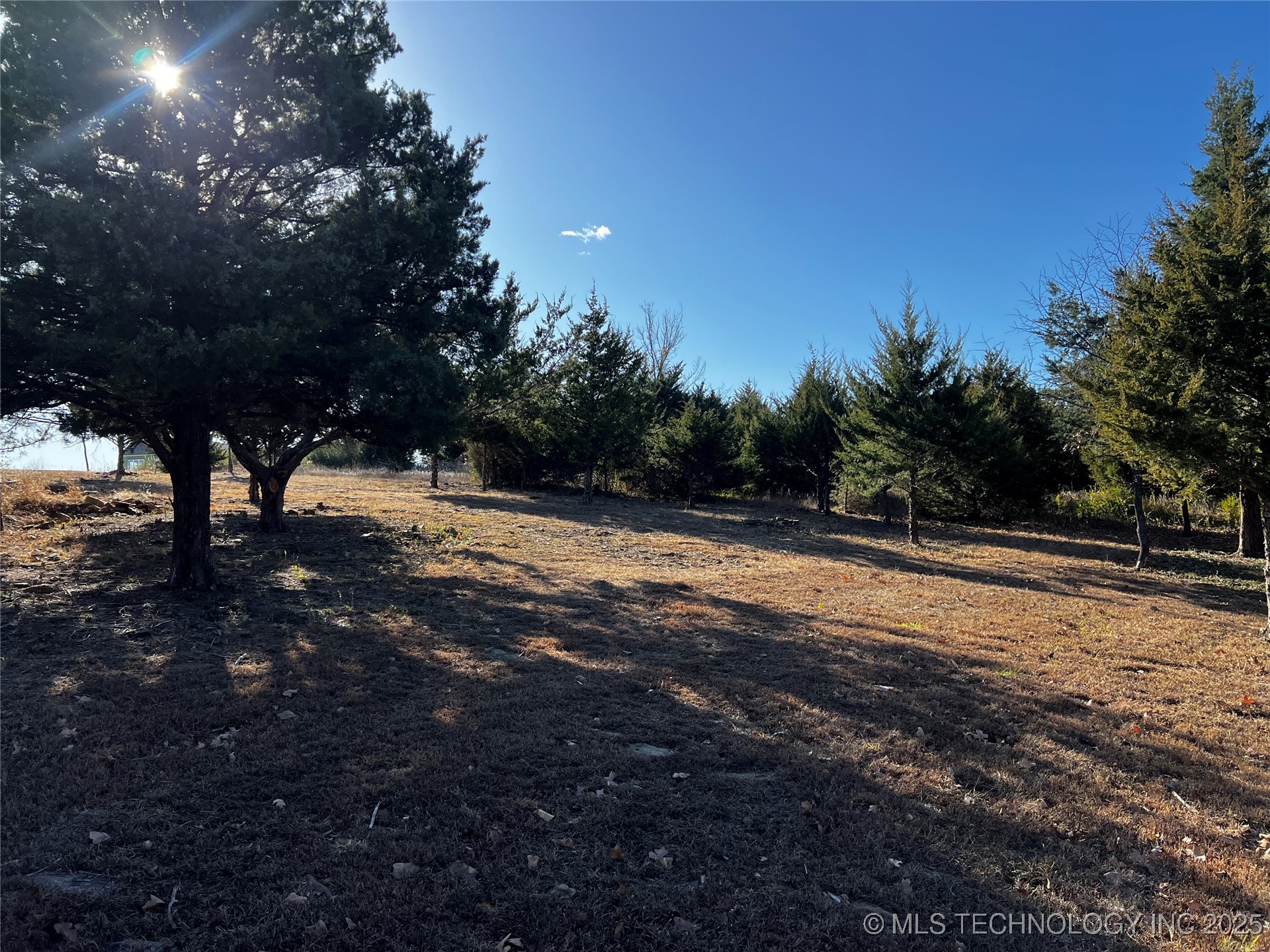 7 W 43rd Street N Property Photo 6