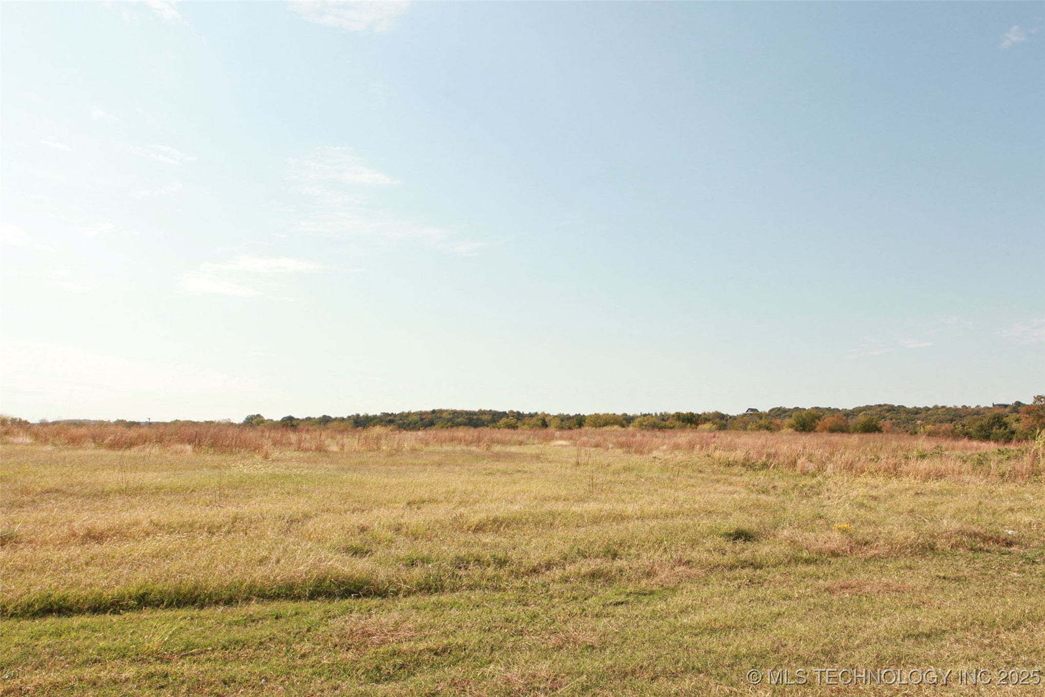 7 W 43rd Street N Property Photo 8