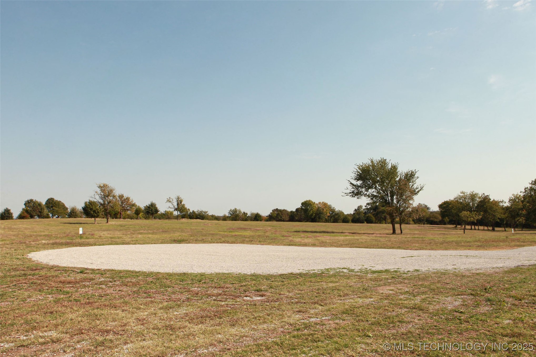 7 W 43rd Street N Property Photo 9