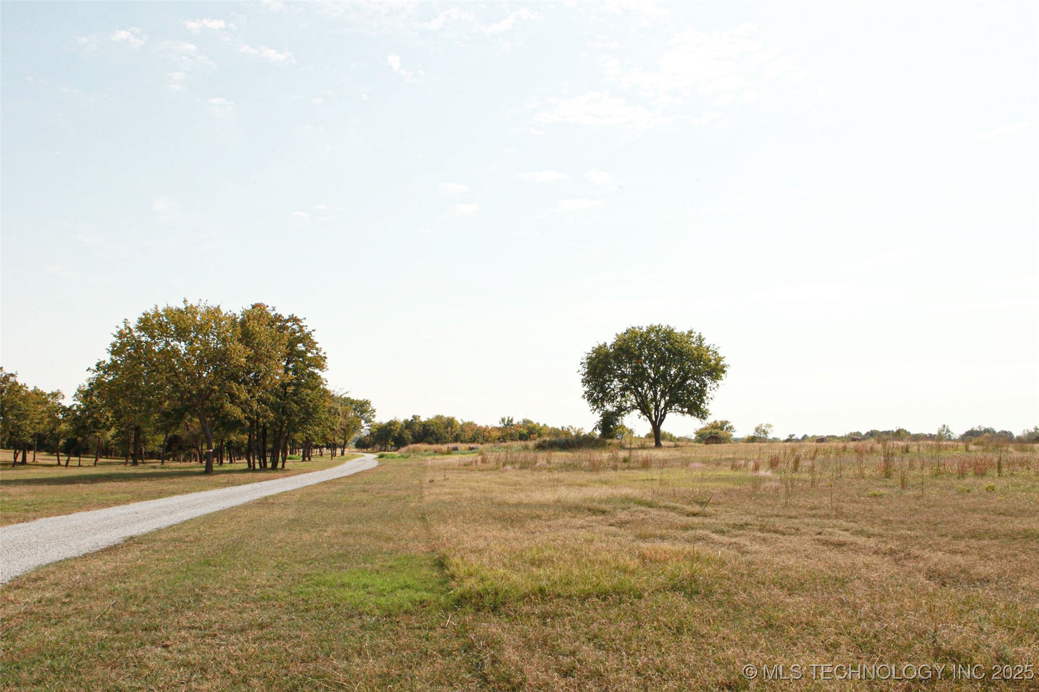 7 W 43rd Street N Property Photo 10