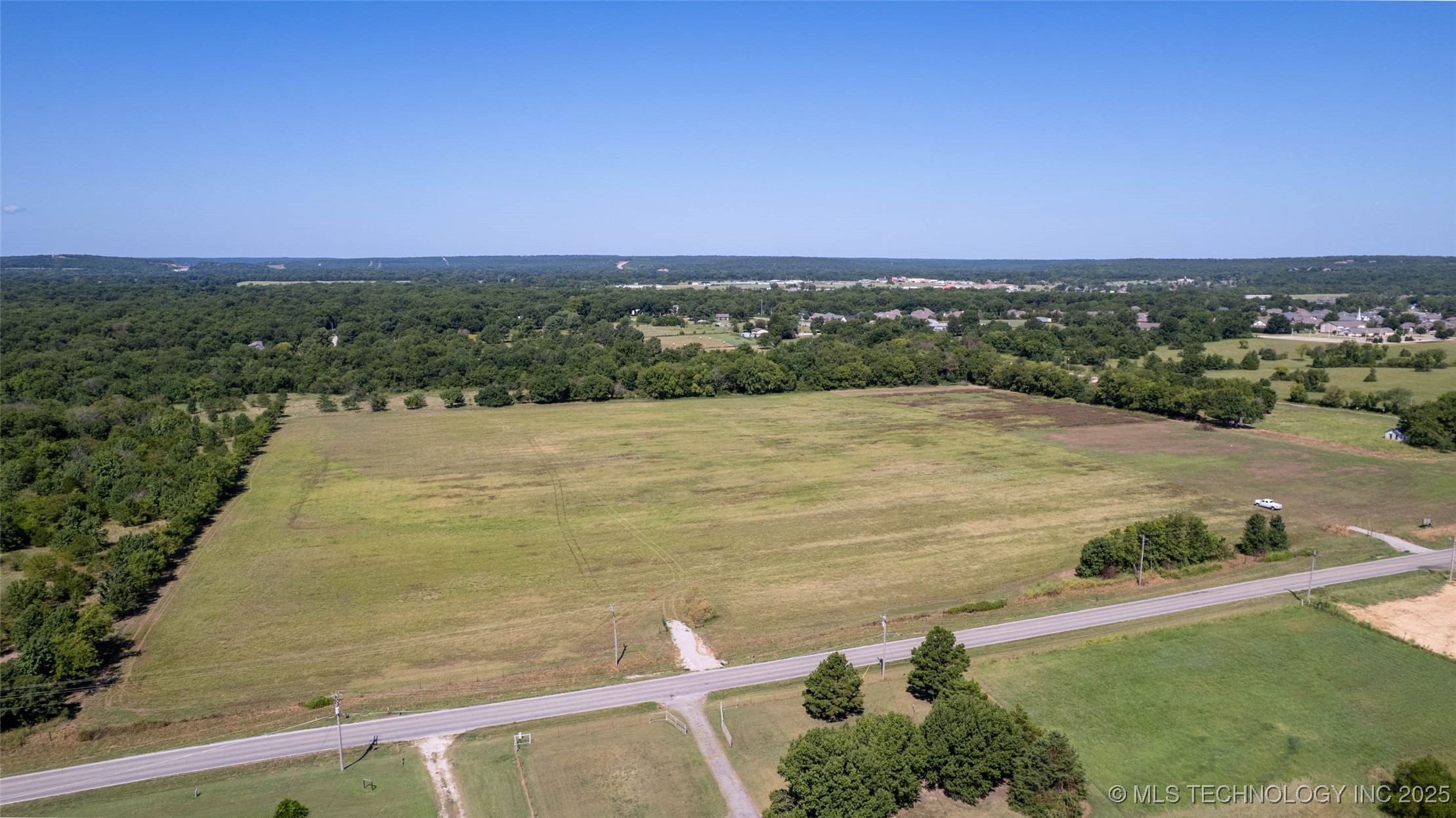 910 Se Lenapah Street Property Photo 2