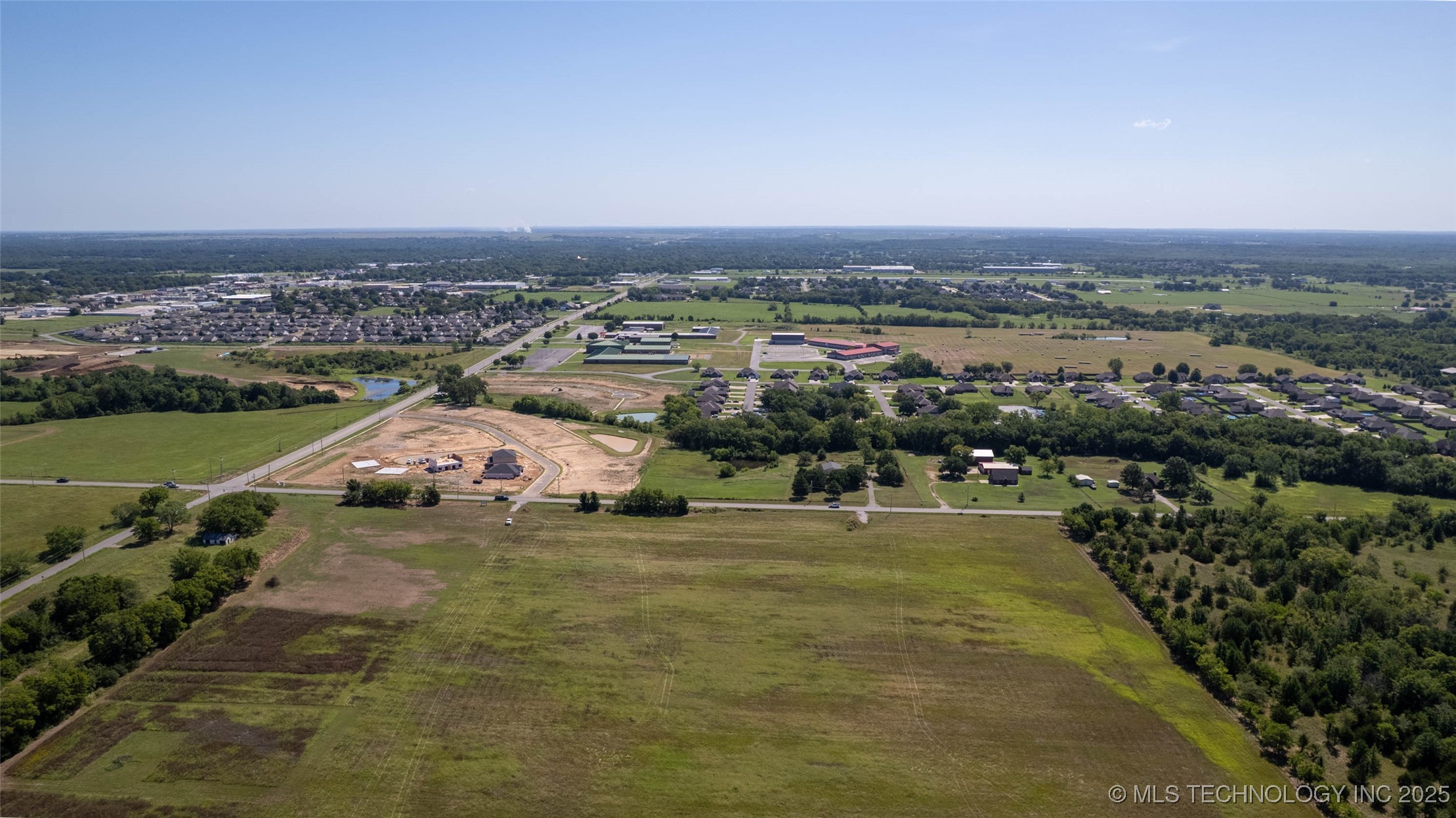 910 Se Lenapah Street Property Photo 4