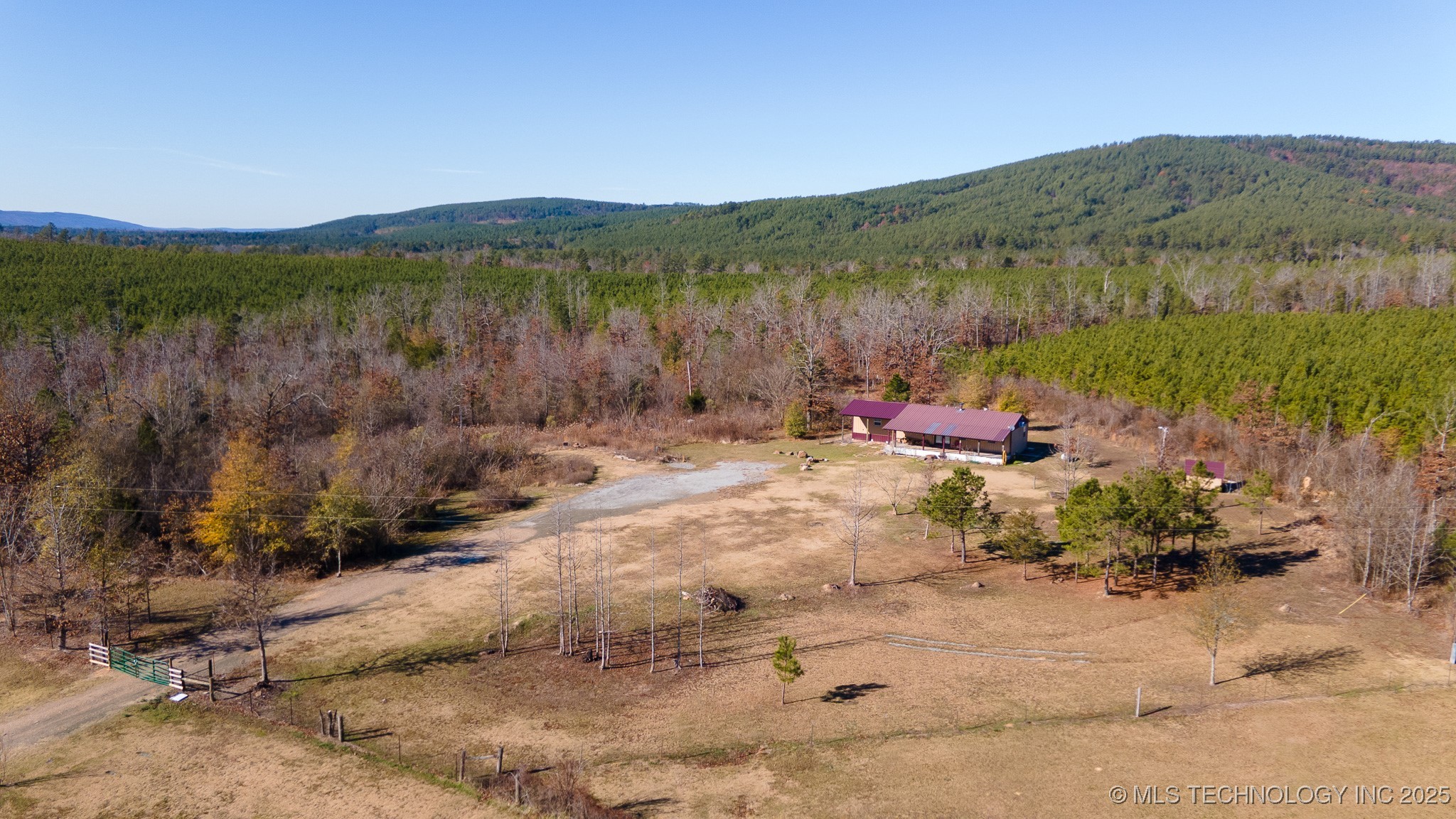 443887 State Hwy 144 Property Photo 3