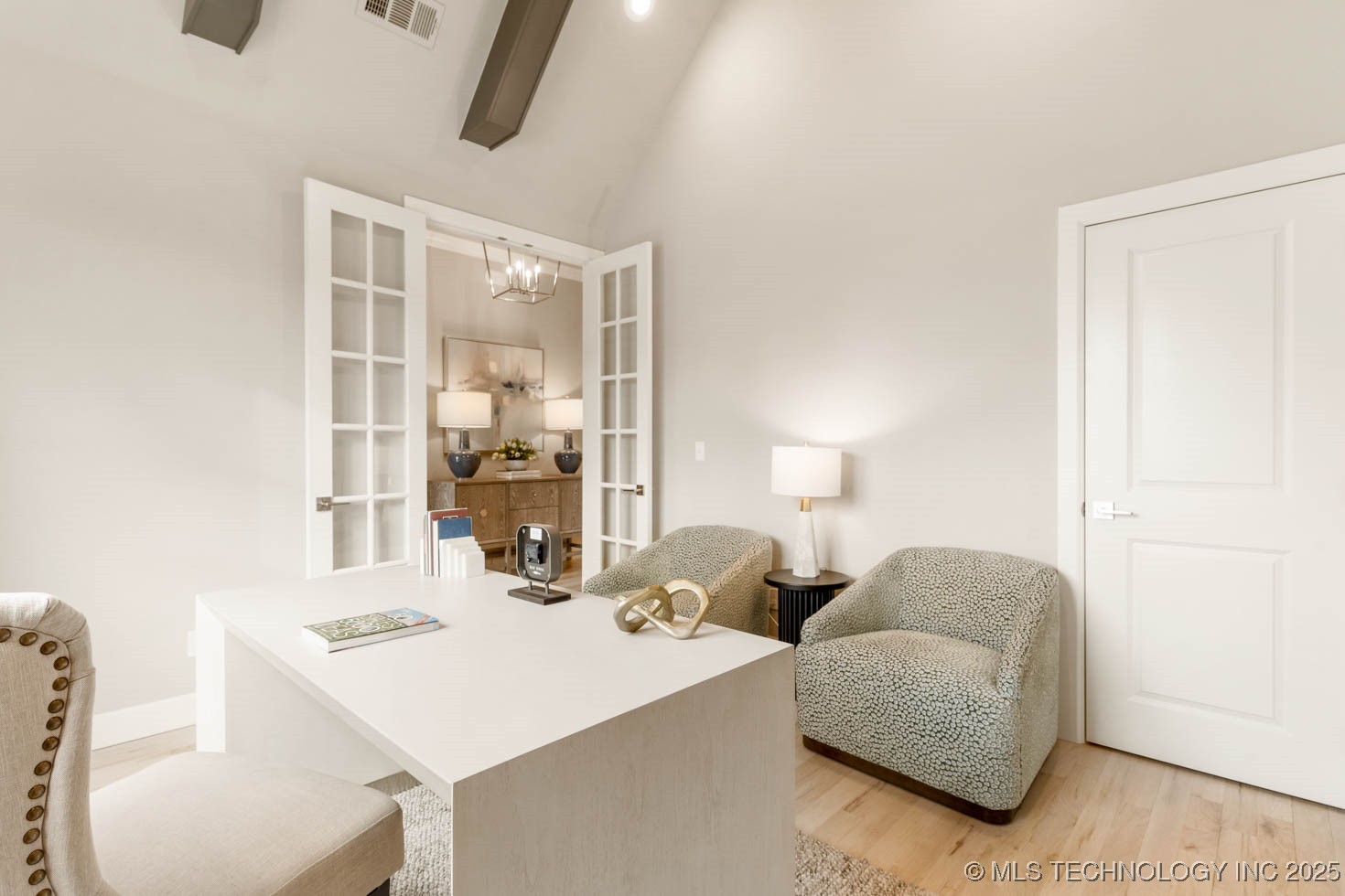 1604 Pinecrest Drive Property Photo 5